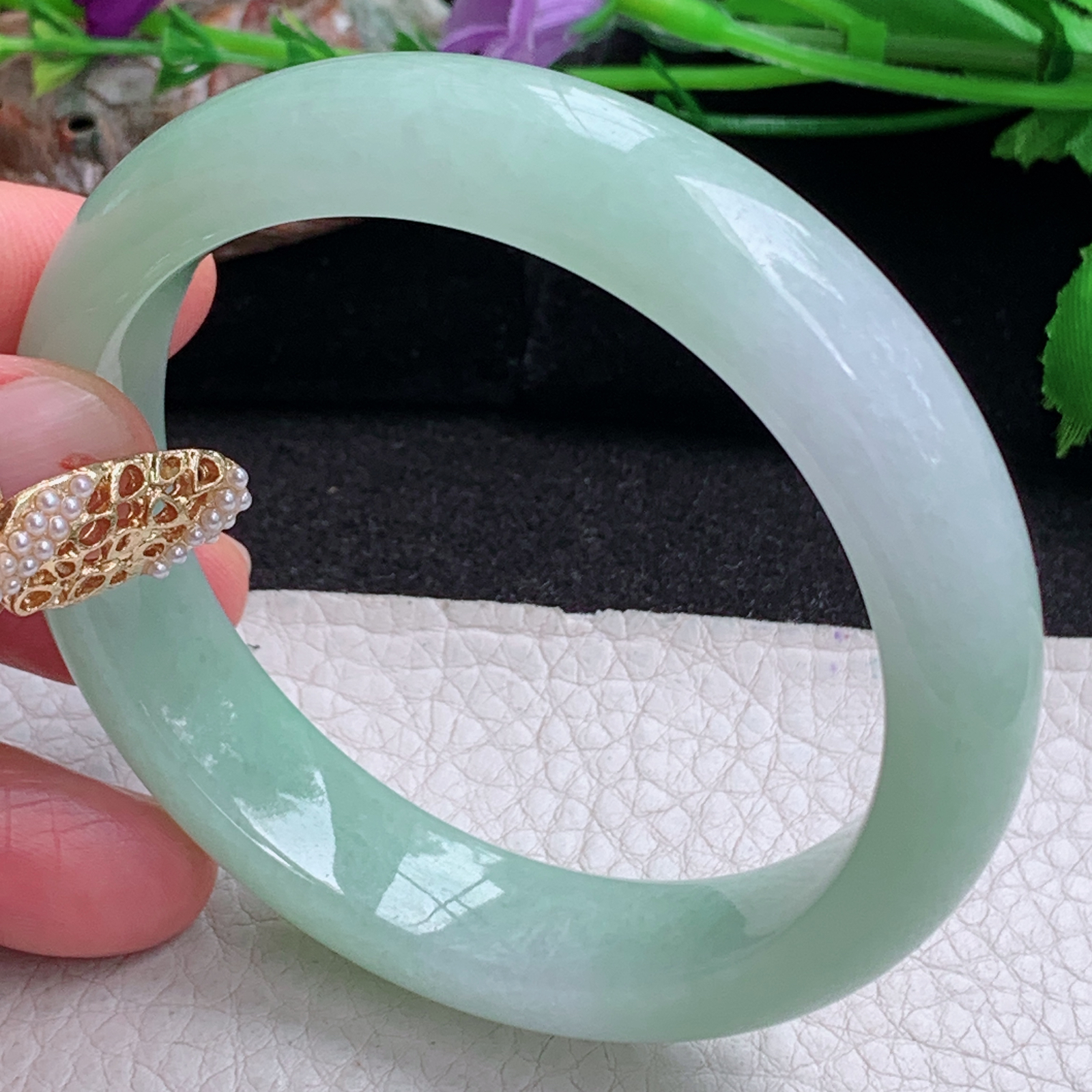 ee实拍57*13*8.2平安镯 天然缅甸翡翠a货白的甜绿水润正圈玉镯子