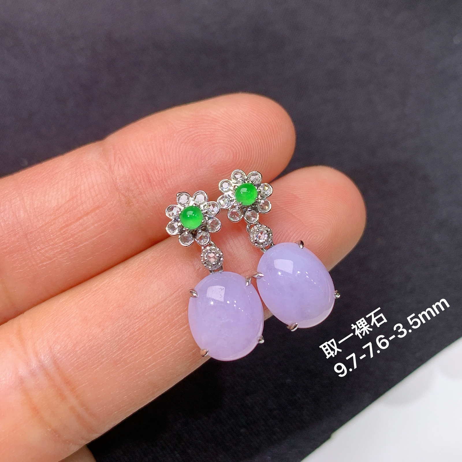 冰紫罗兰蛋面耳坠，18k金镶嵌，温润细腻，颜色鲜艳，Zha 尺寸9.7*7.6*3.5