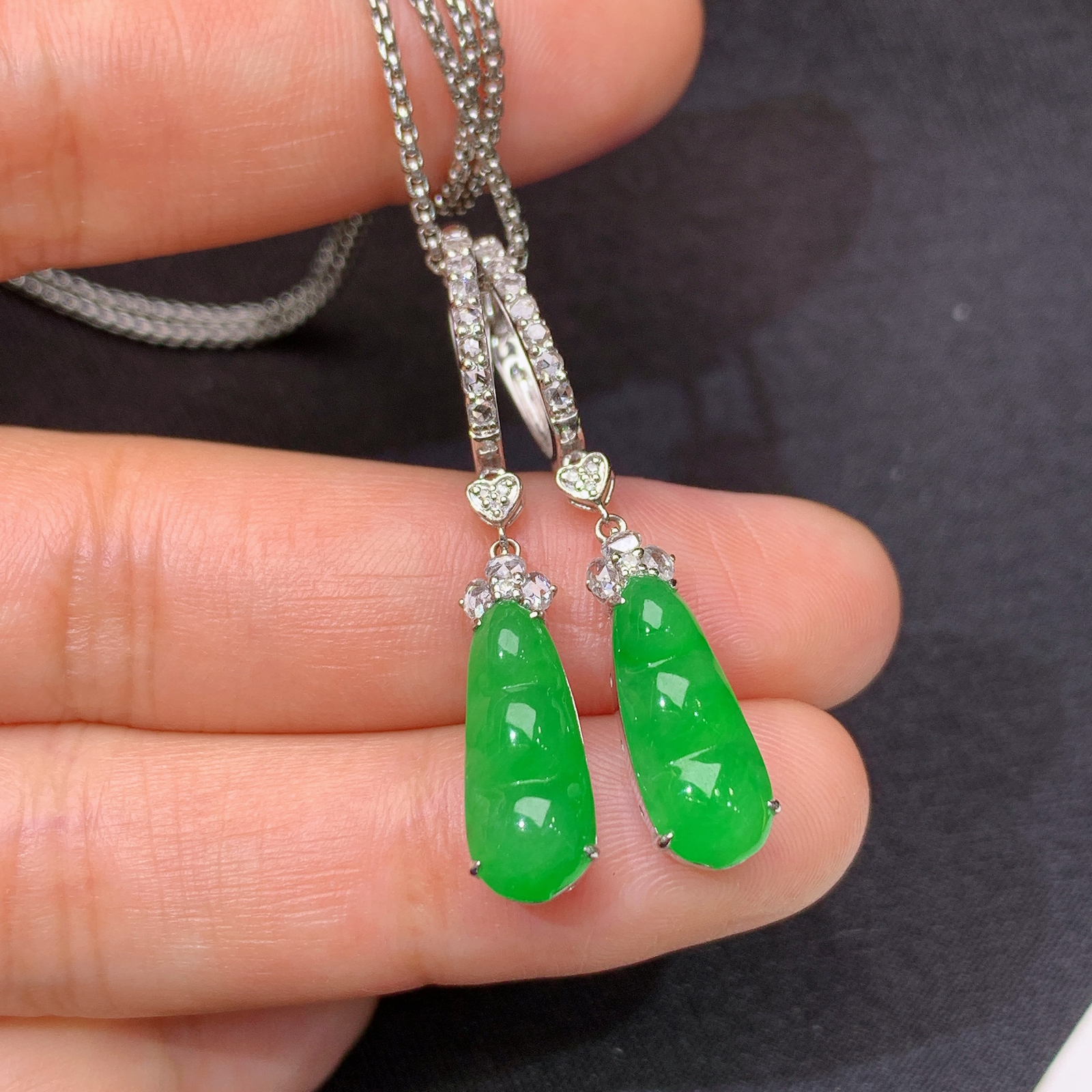 冰阳绿福豆耳坠，18k金镶嵌，简约时尚，冰润色阳，种水足，Cr 尺寸14.3*5.8*2