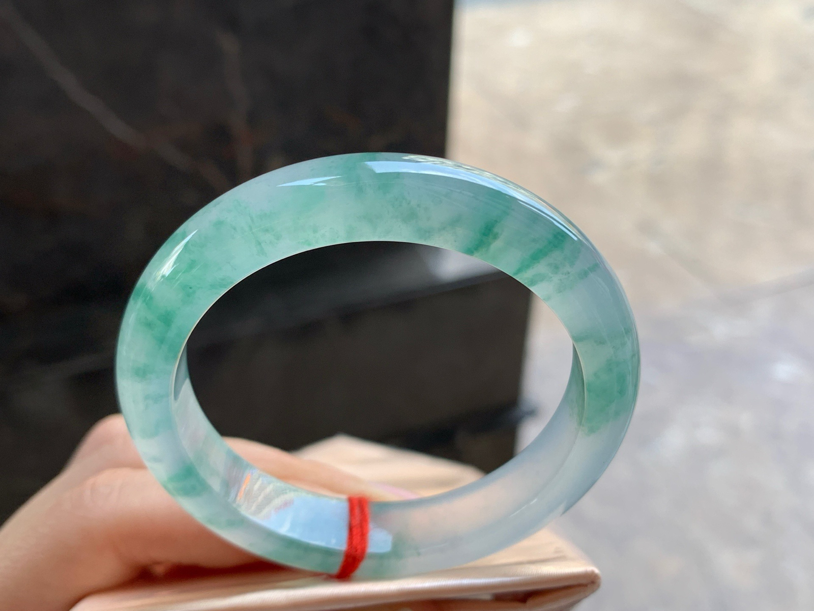 51.5-11.6-7.8

高冰飘花手镯^_^种水好