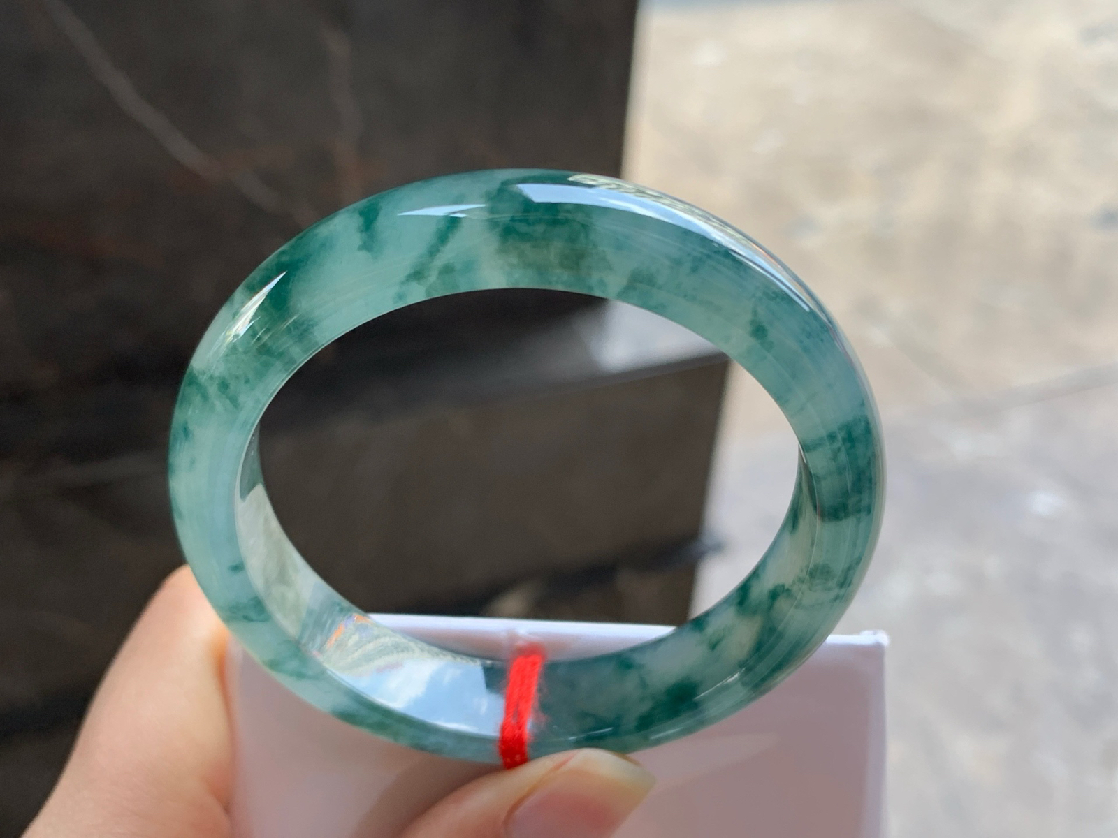 52.5-12.4-7.2

冰蓝花手镯^_^飘花浓郁