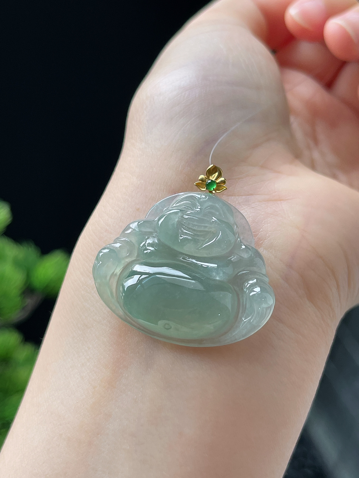 18k金 翡翠冰糯种淡绿色佛公吊坠