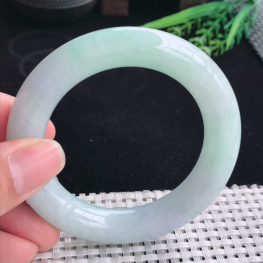 实拍A货翡翠54/12.5老坑秀气冰润晴底胖圆条手镯翡翠玉镯平安镯