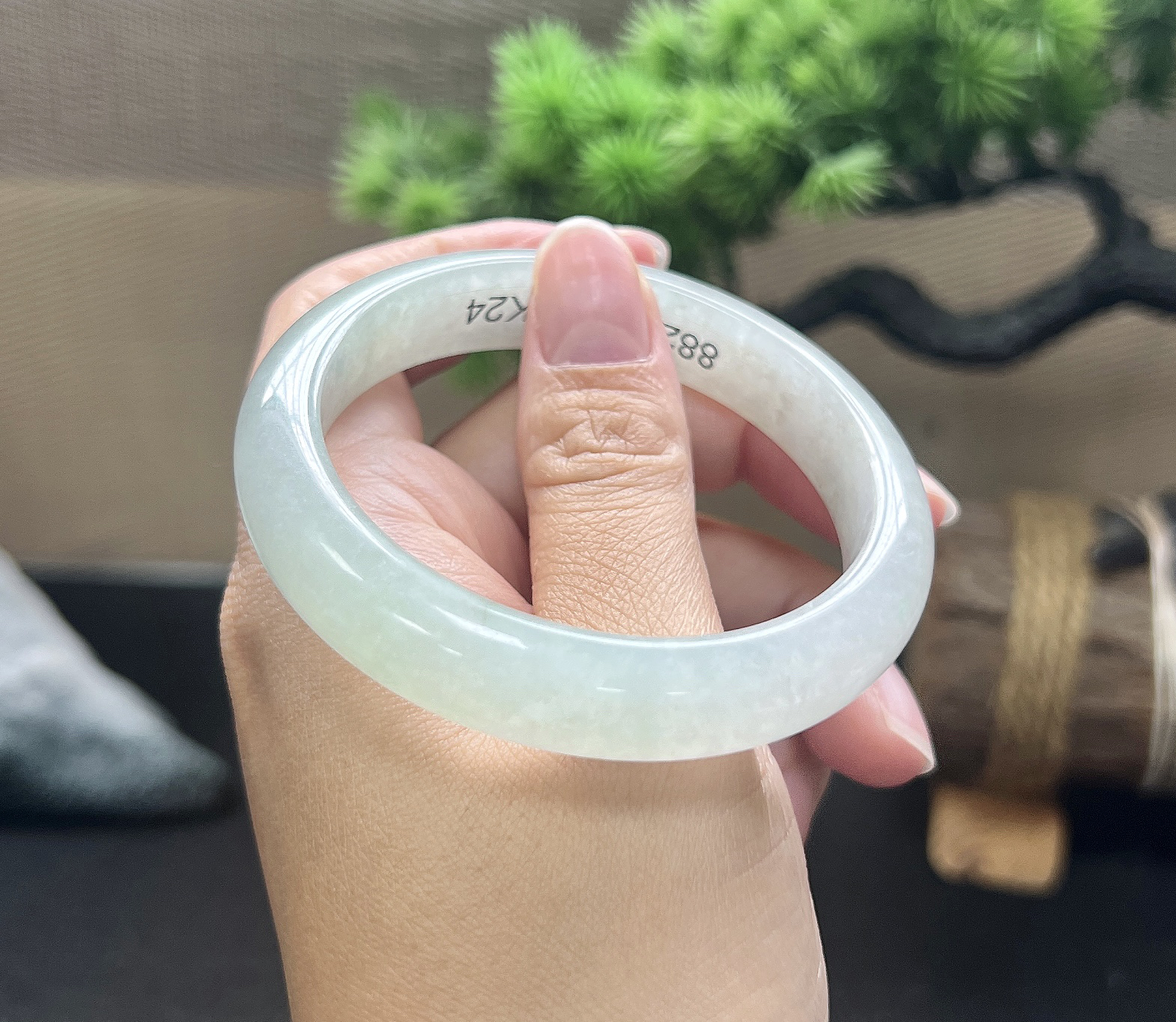 ￼ ￼ 54圈口正圈白月光手镯