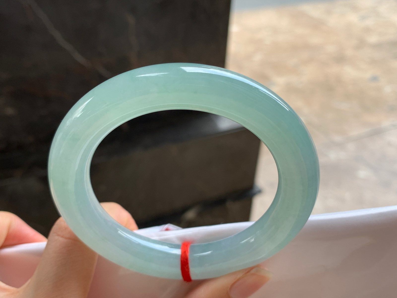 57.5-12.3

晴水圆条手镯^_^细腻