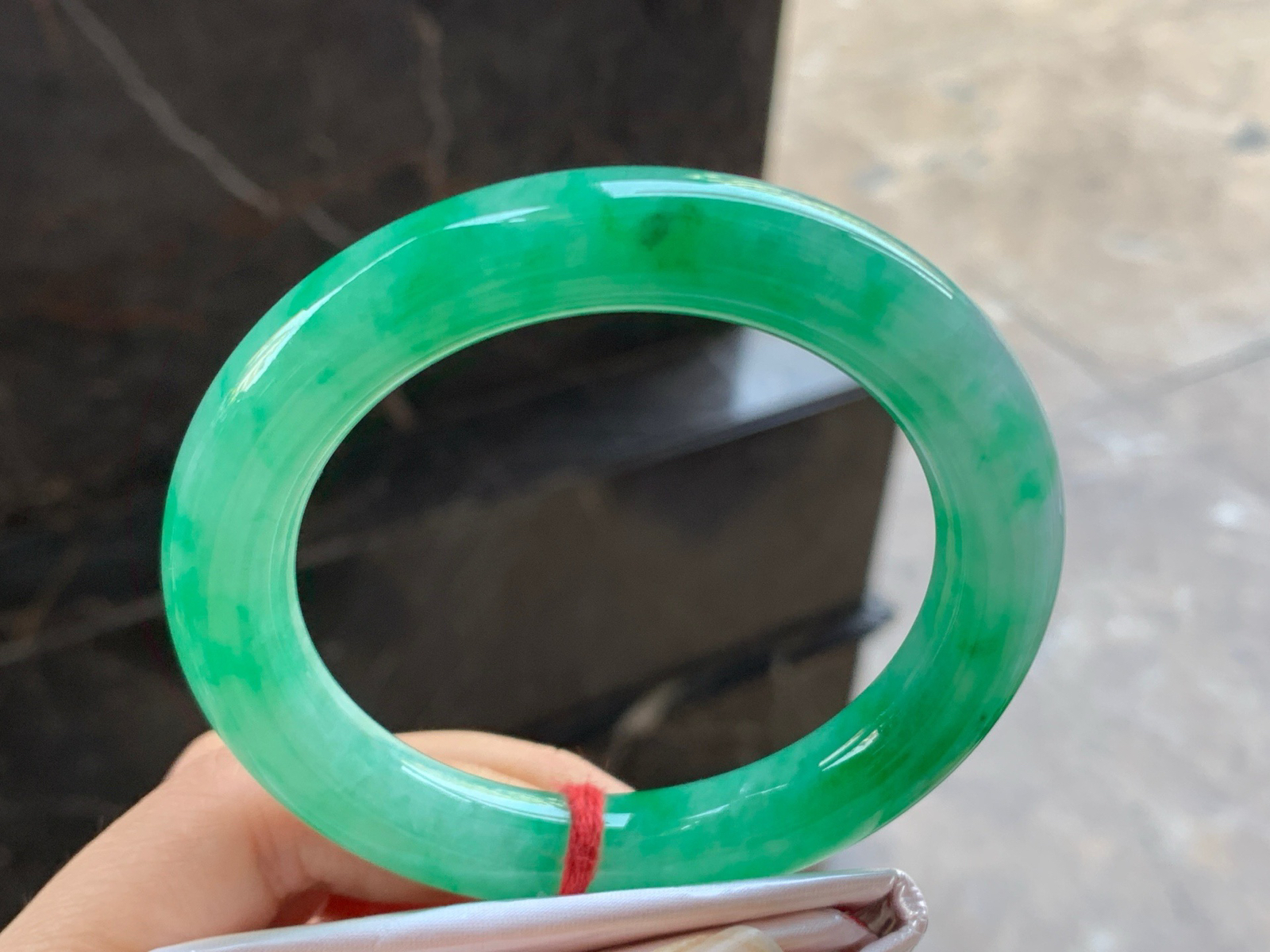 57-11.1

阳绿色圆条手镯^_^色阳