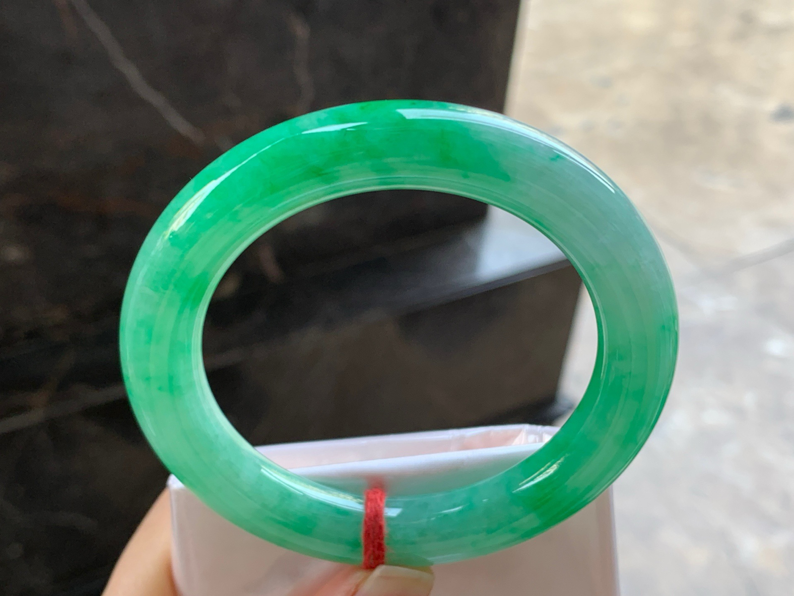 57-11.1

阳绿色圆条手镯^_^色阳