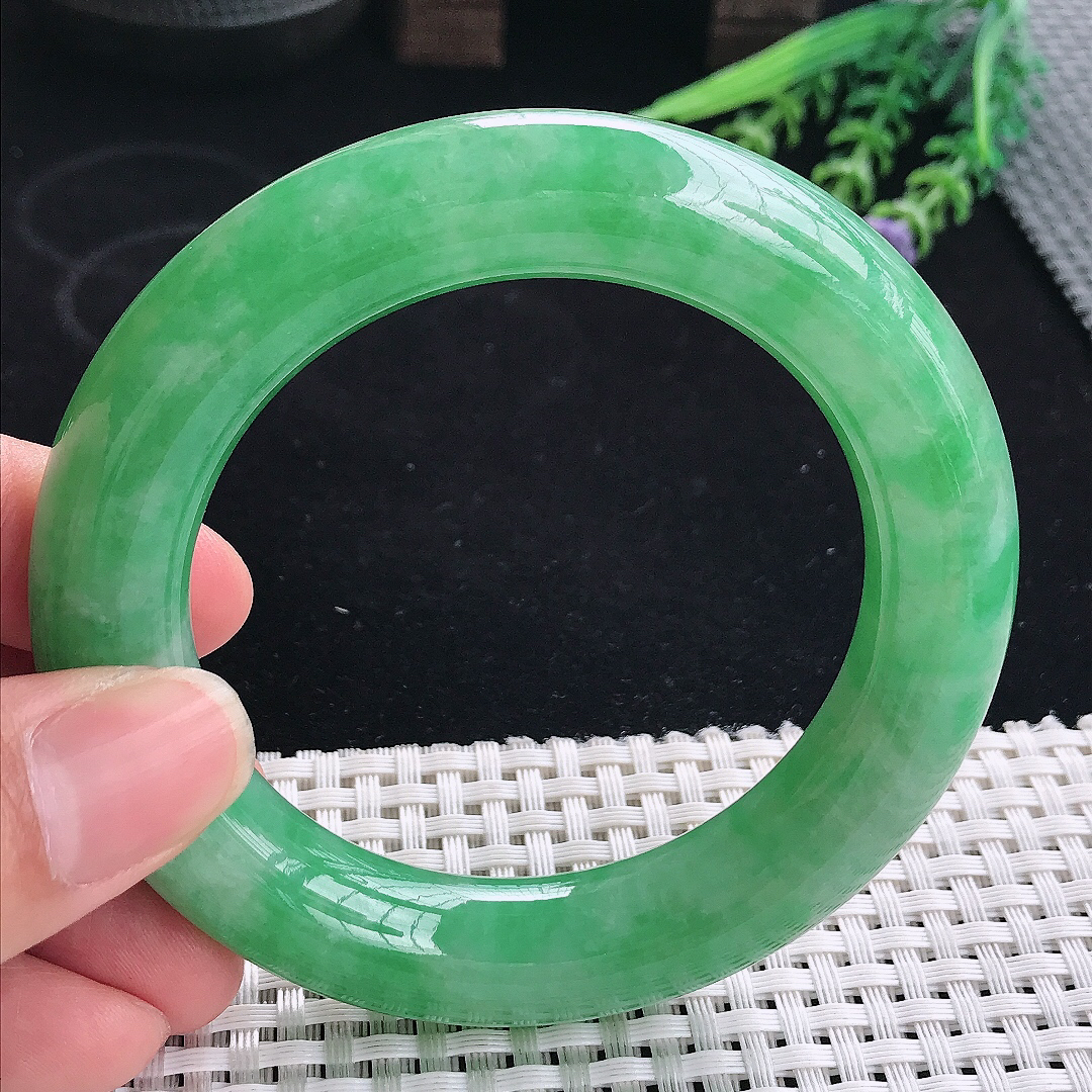 实拍A货翡翠56.5/13/12.8老坑冰润水灵满绿胖圆条手镯翡翠玉镯平安镯