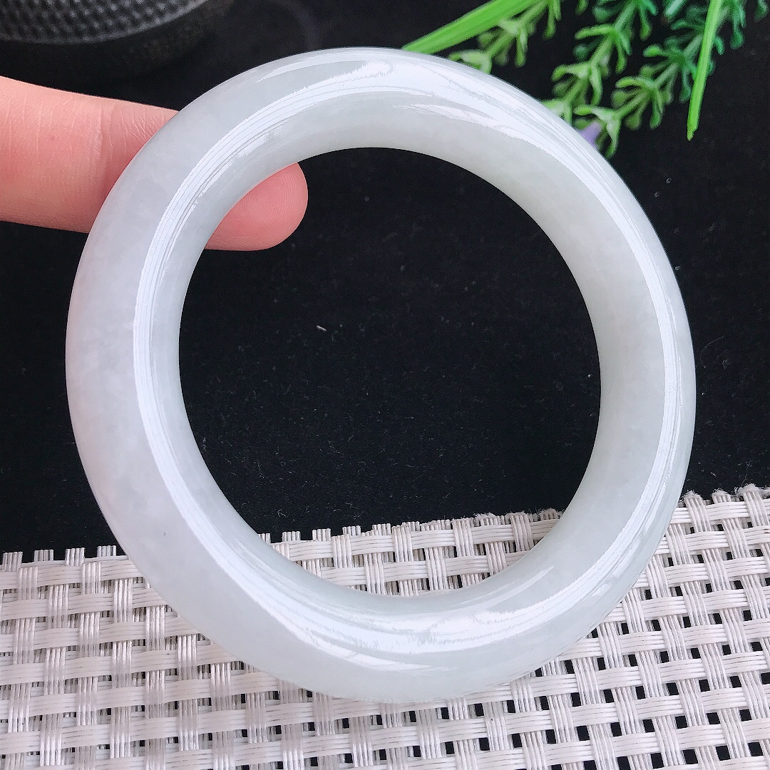 实拍A货翡翠57/12.2/12.1老坑秀气冰润月光白胖圆条手镯玉镯平安镯