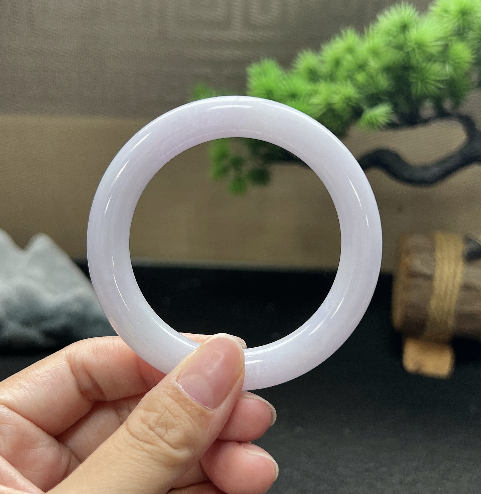 53圈口圆条紫罗兰，见光不失色，底妆胶润细腻~