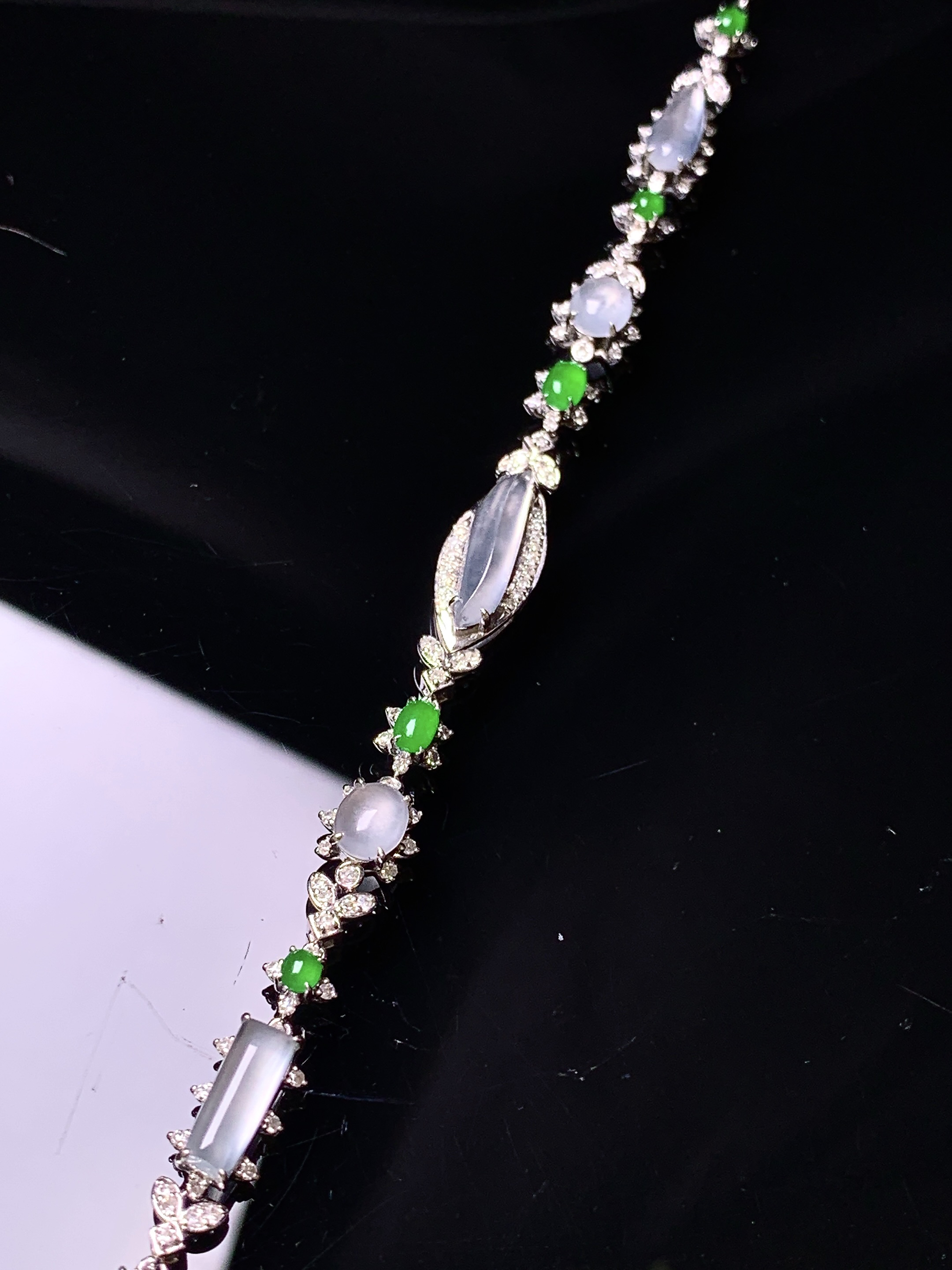 18k金钻镶嵌冰种多宝手链 玉质细腻 色泽艳丽清新 水润亮眼 整体尺寸150*7*5.5s1