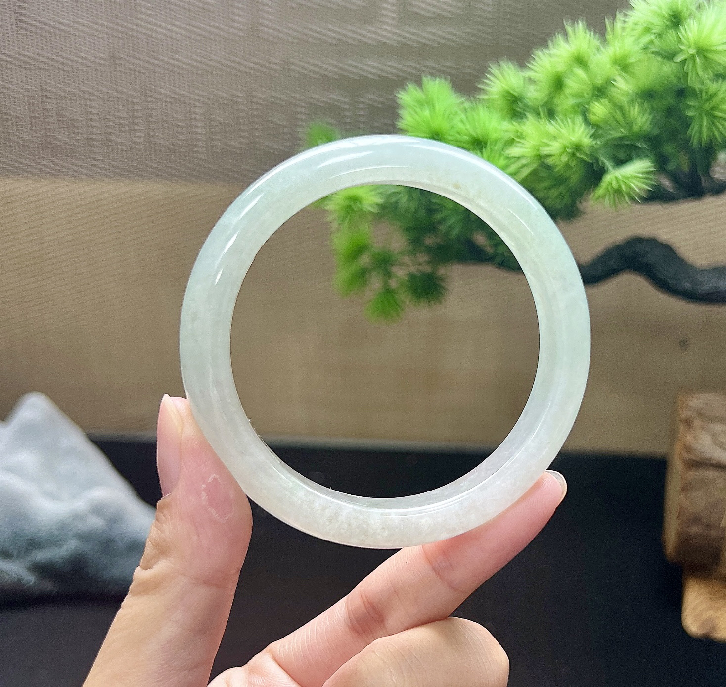 ￼ ￼ 54圈口正圈白月光手镯