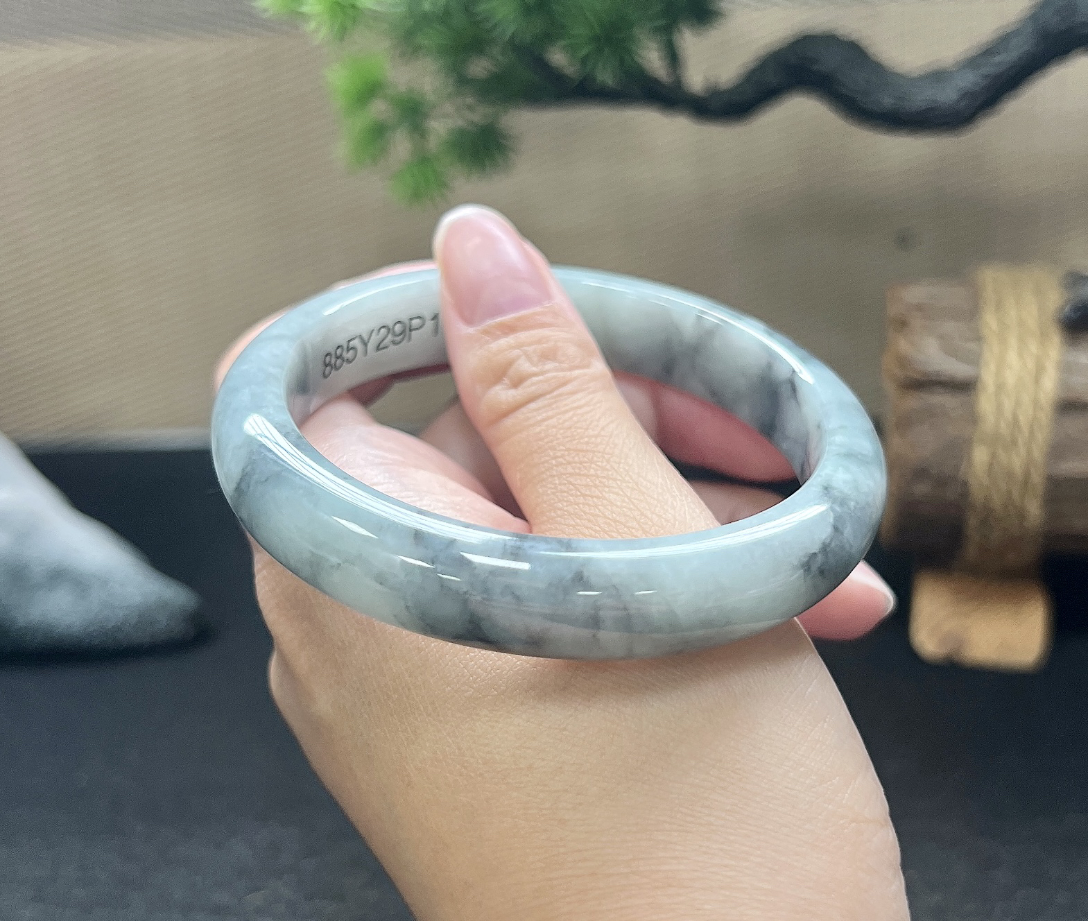 60圈口正圈飘乌鸡手镯