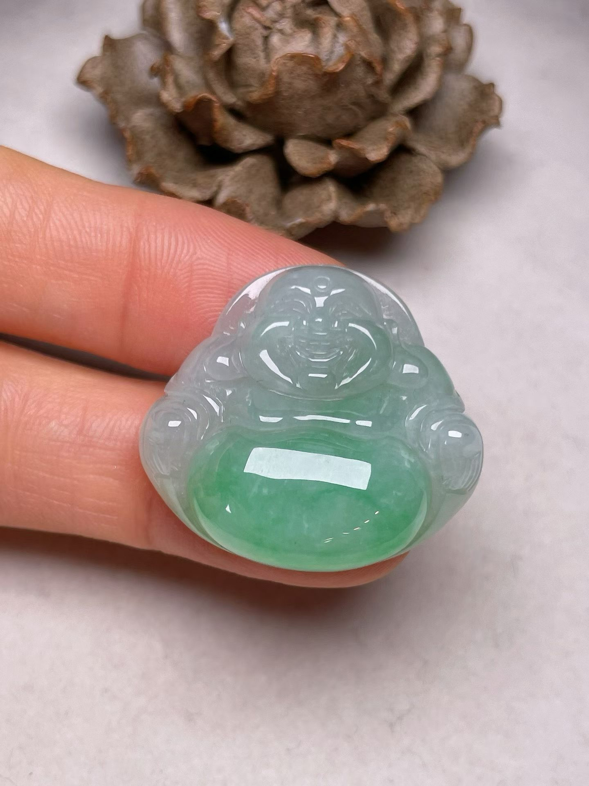 冰糯种飘绿【佛公】吊坠，种水好，玉质细腻 、卖相好‘
