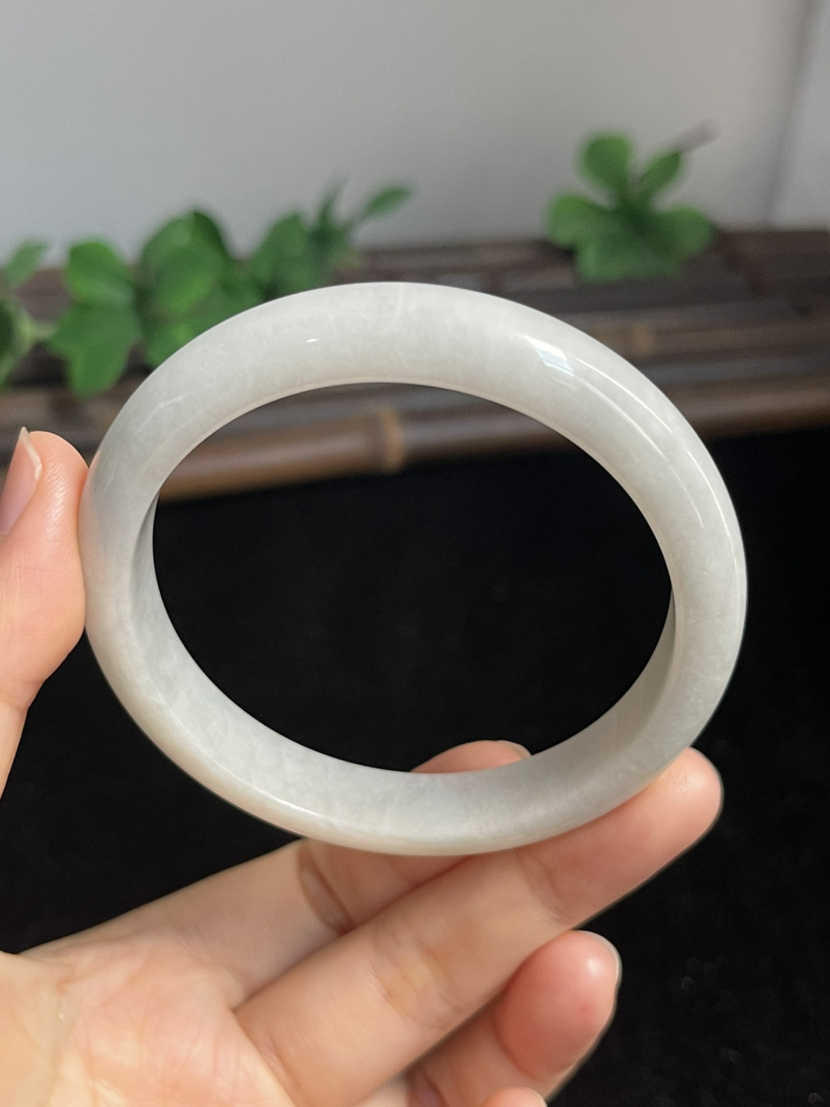 正圈56.7圈口，翡翠糯化种黄色手镯