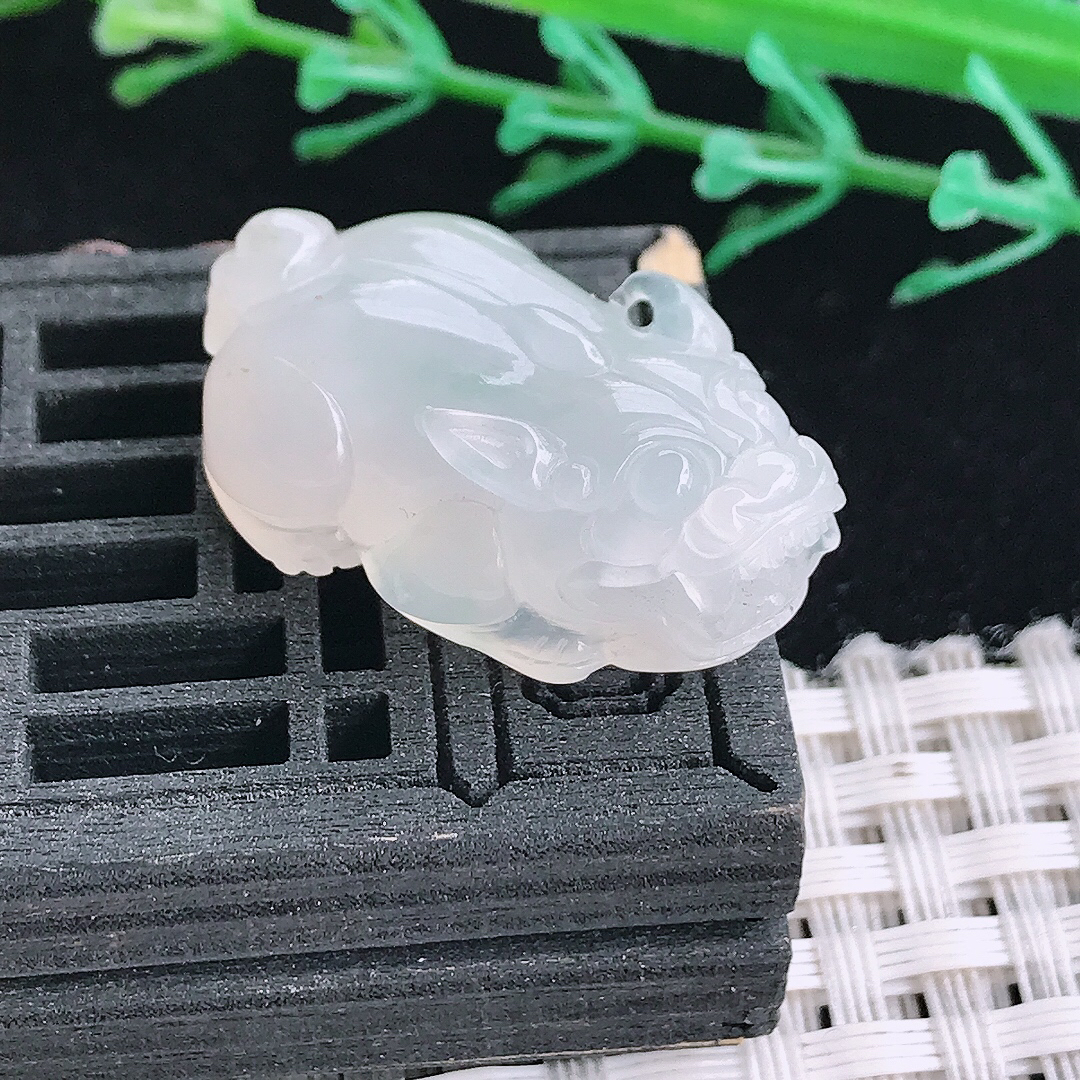 自然光29.6/17.5/10.6老坑冰胶果冻白冰貔貅吊坠翡翠玉坠挂件