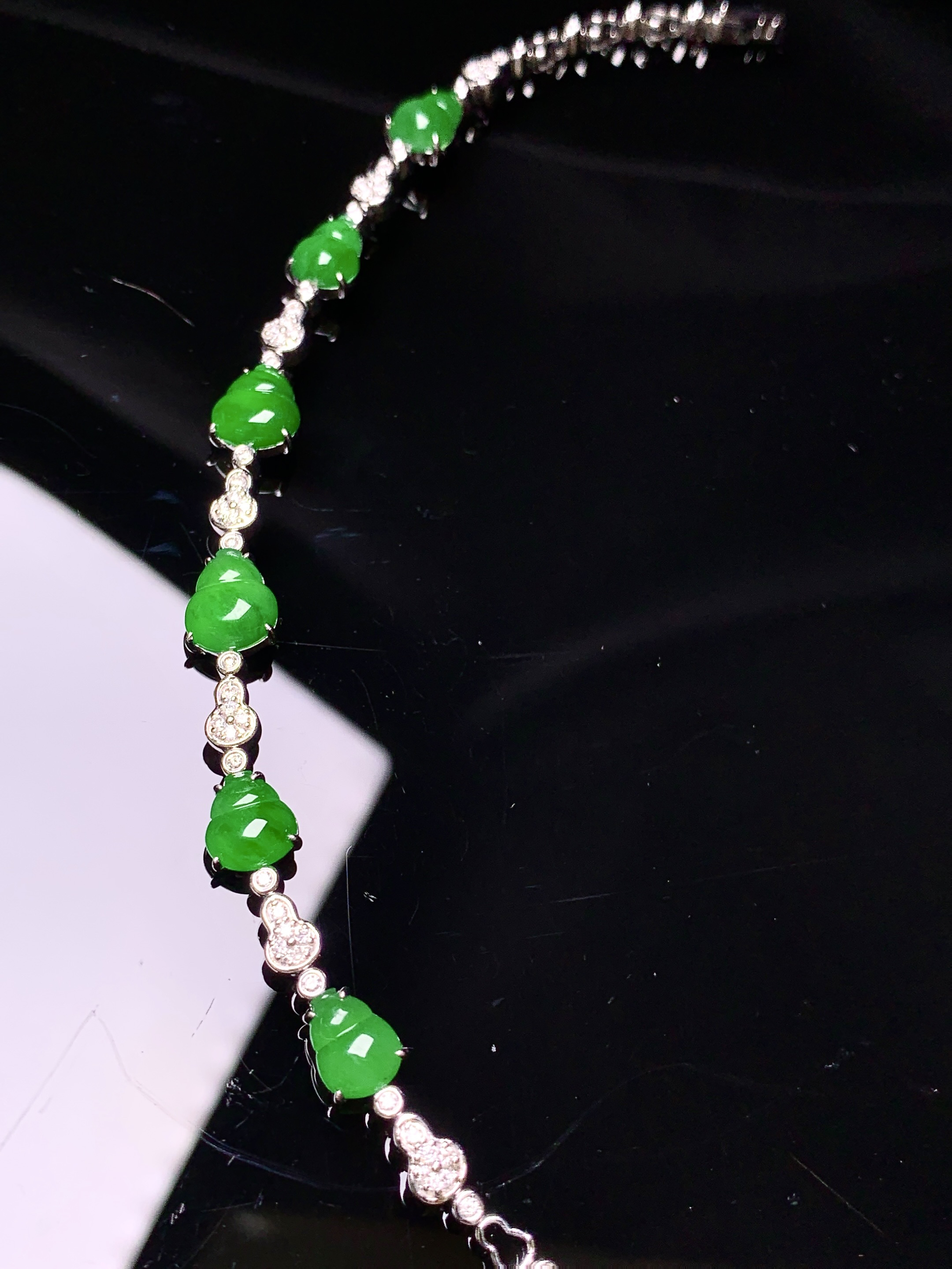 18k金钻镶嵌满绿葫芦手链 玉质细腻 色泽艳丽清新 水润亮眼 整体尺寸160*7*3.8s1