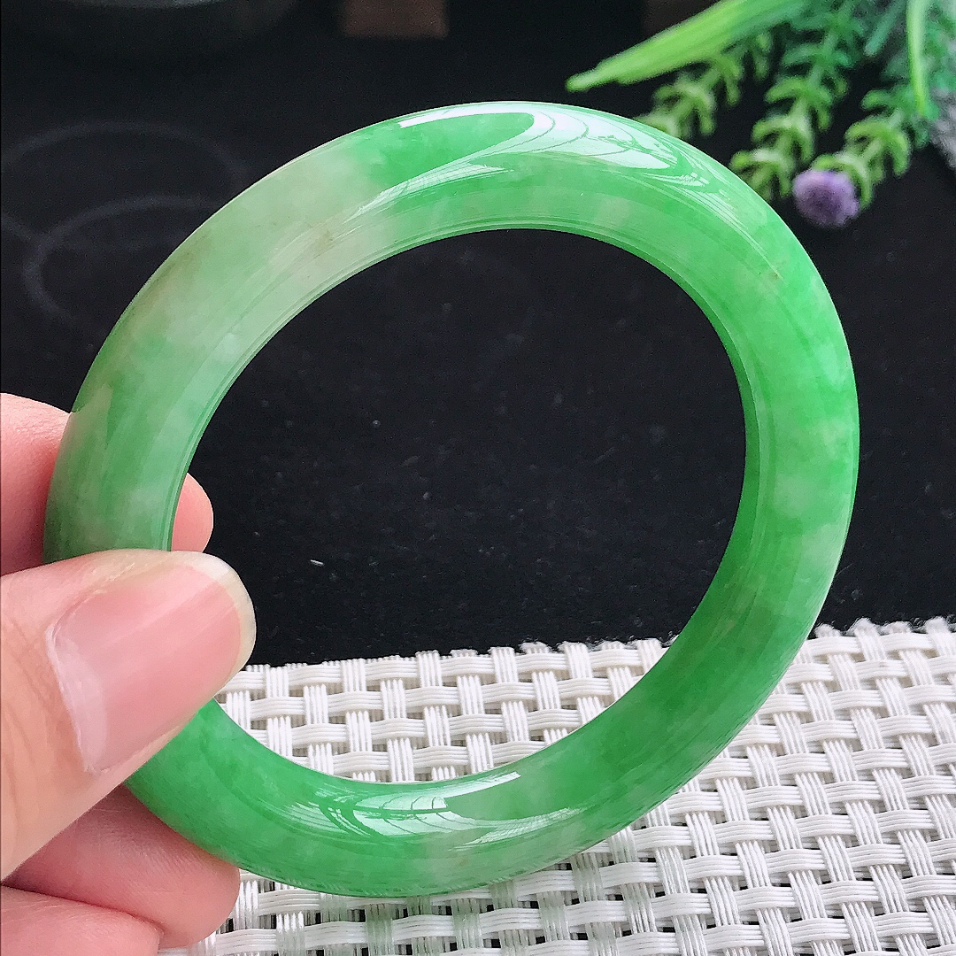 实拍A货翡翠55.5/10.5/10.3老坑精美满绿辣阳绿圆条手镯玉镯平安镯