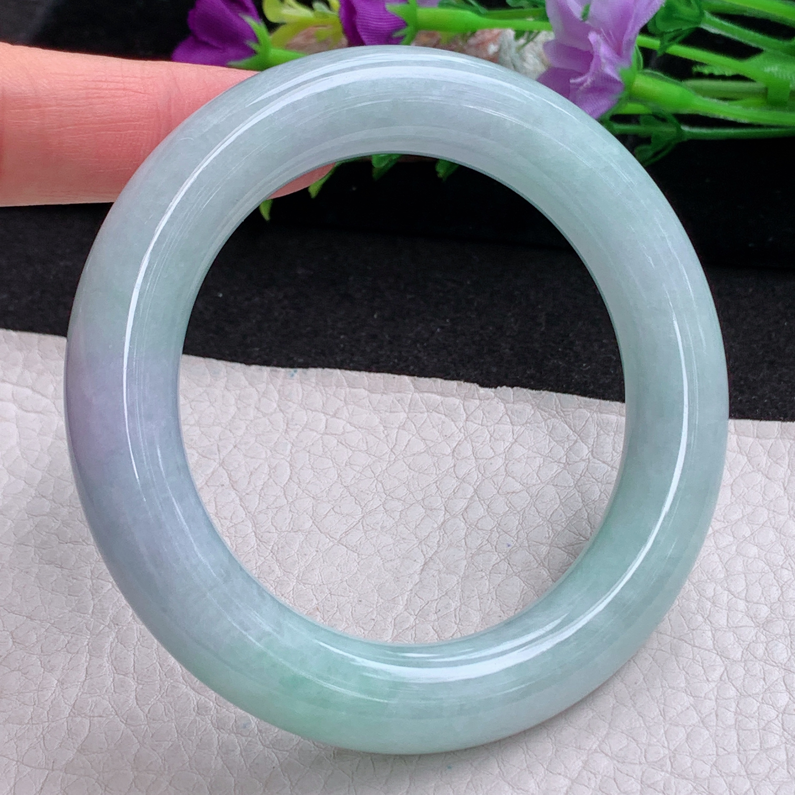 z实拍58*12.5胖圆镯 天然缅甸翡翠a货手镯淡春带彩圆条玉镯子