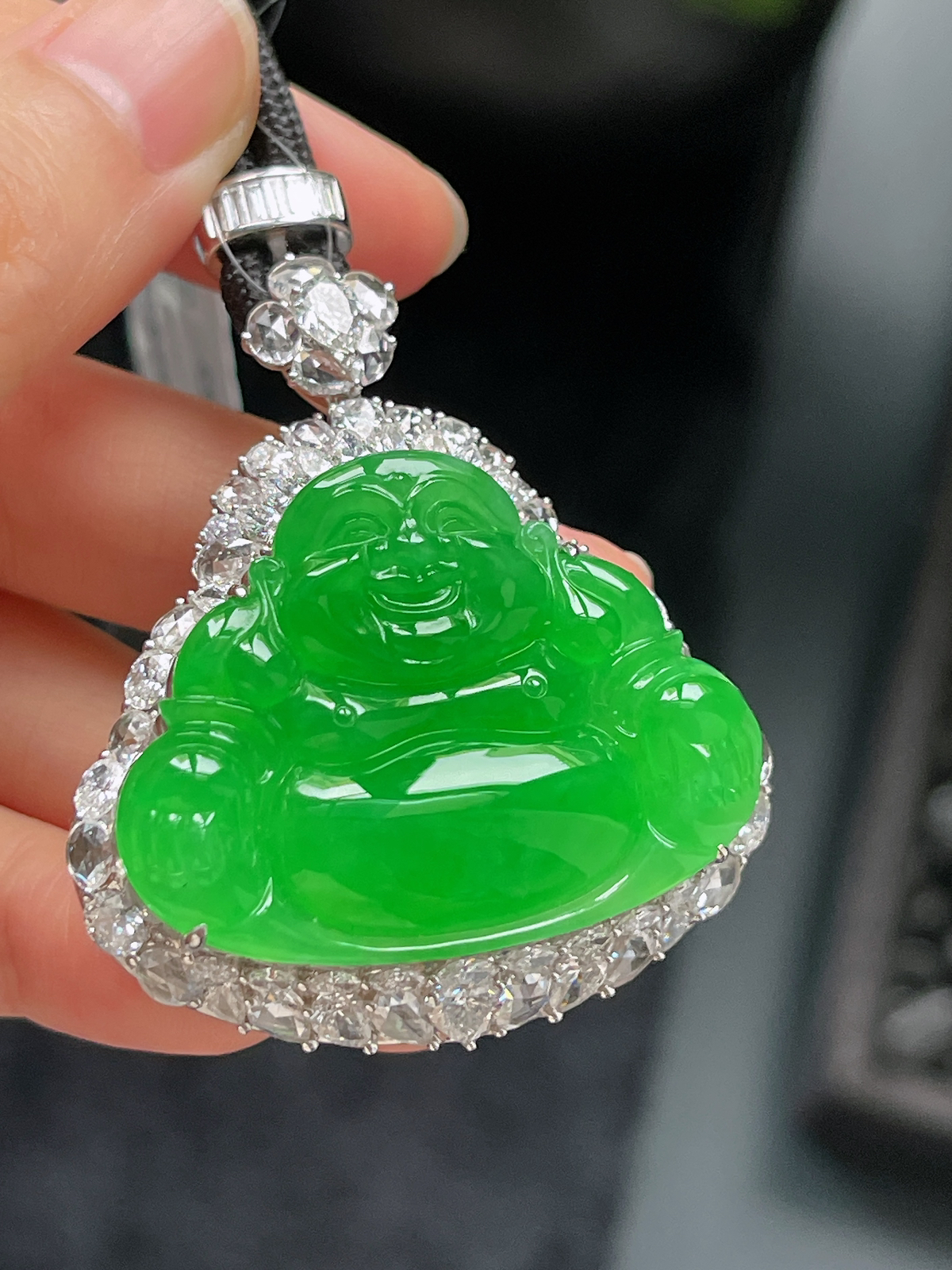 翡翠冰糯种绿色吊坠，印记：Au750,伴钻石