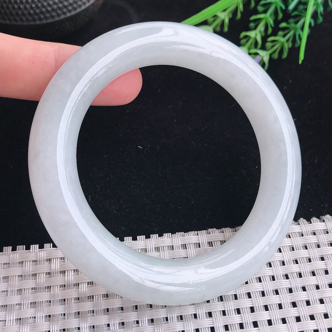 实拍A货翡翠57/12.2/12.1老坑秀气冰润月光白胖圆条手镯玉镯平安镯