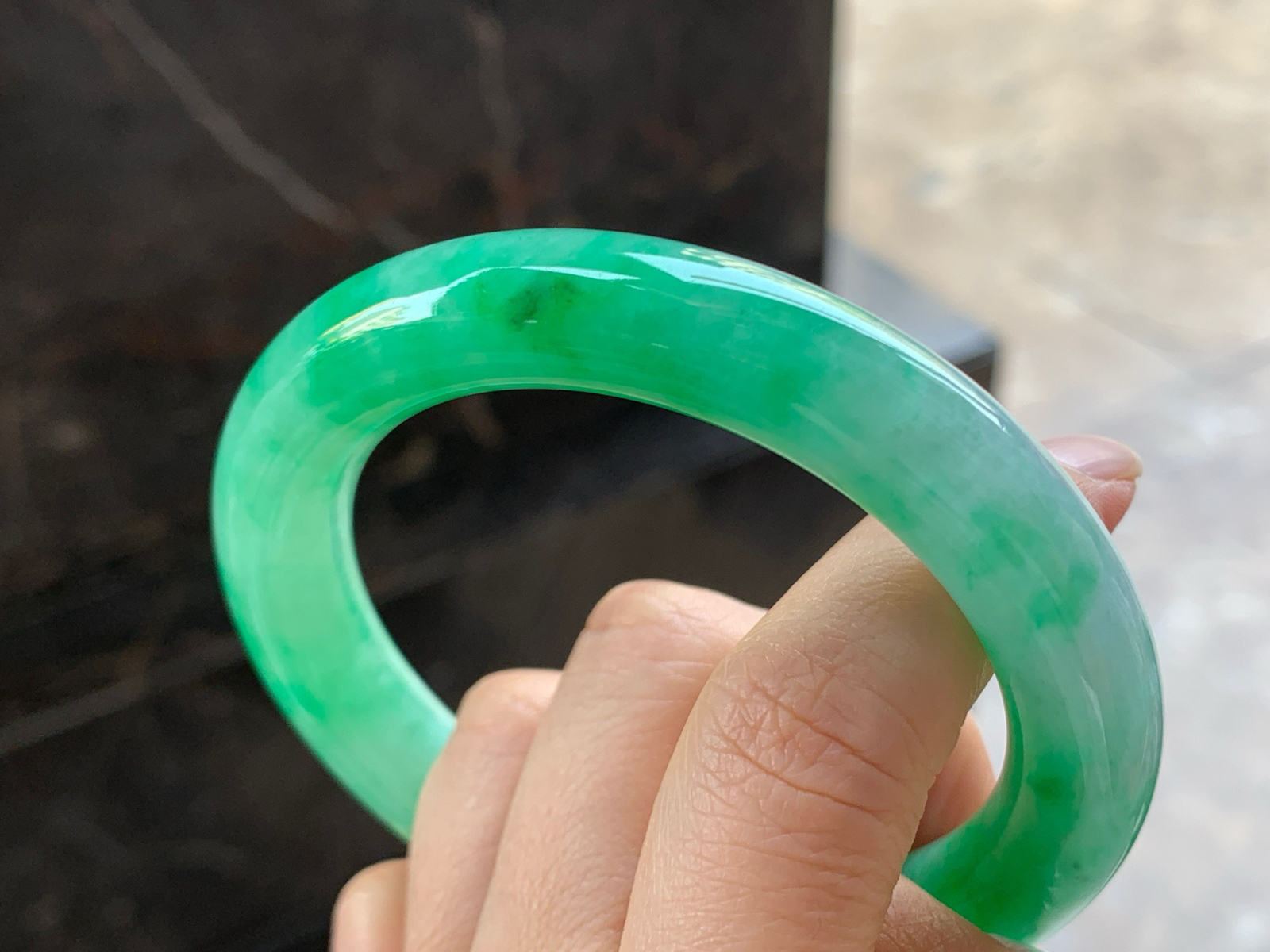 57-11.1

阳绿色圆条手镯^_^色阳