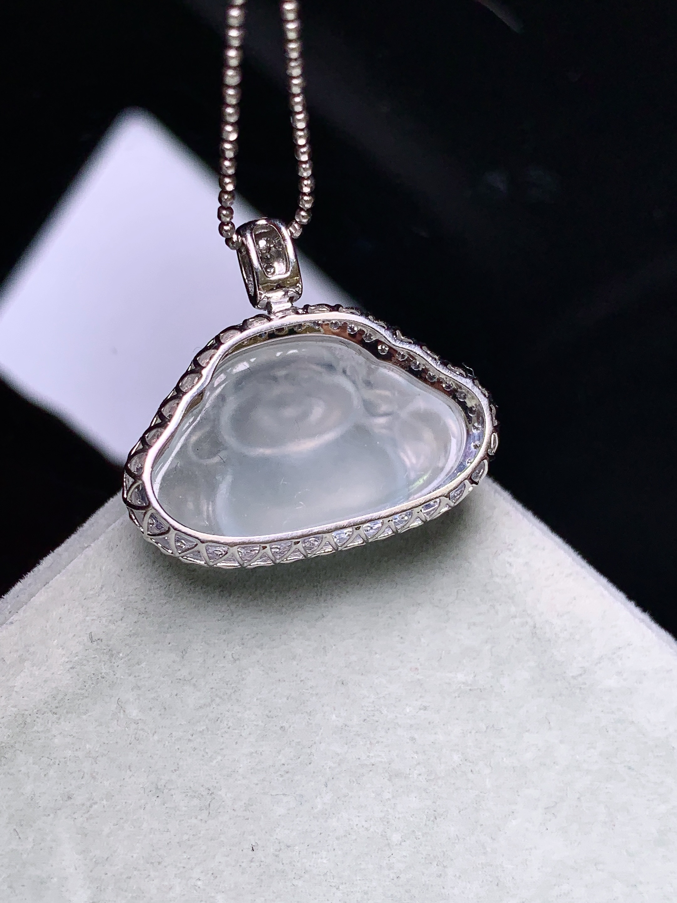 18k金钻镶嵌冰种佛公吊坠 玉质细腻 色泽艳丽清新 水润亮眼 整体尺寸20.7*23.2*8.2g2