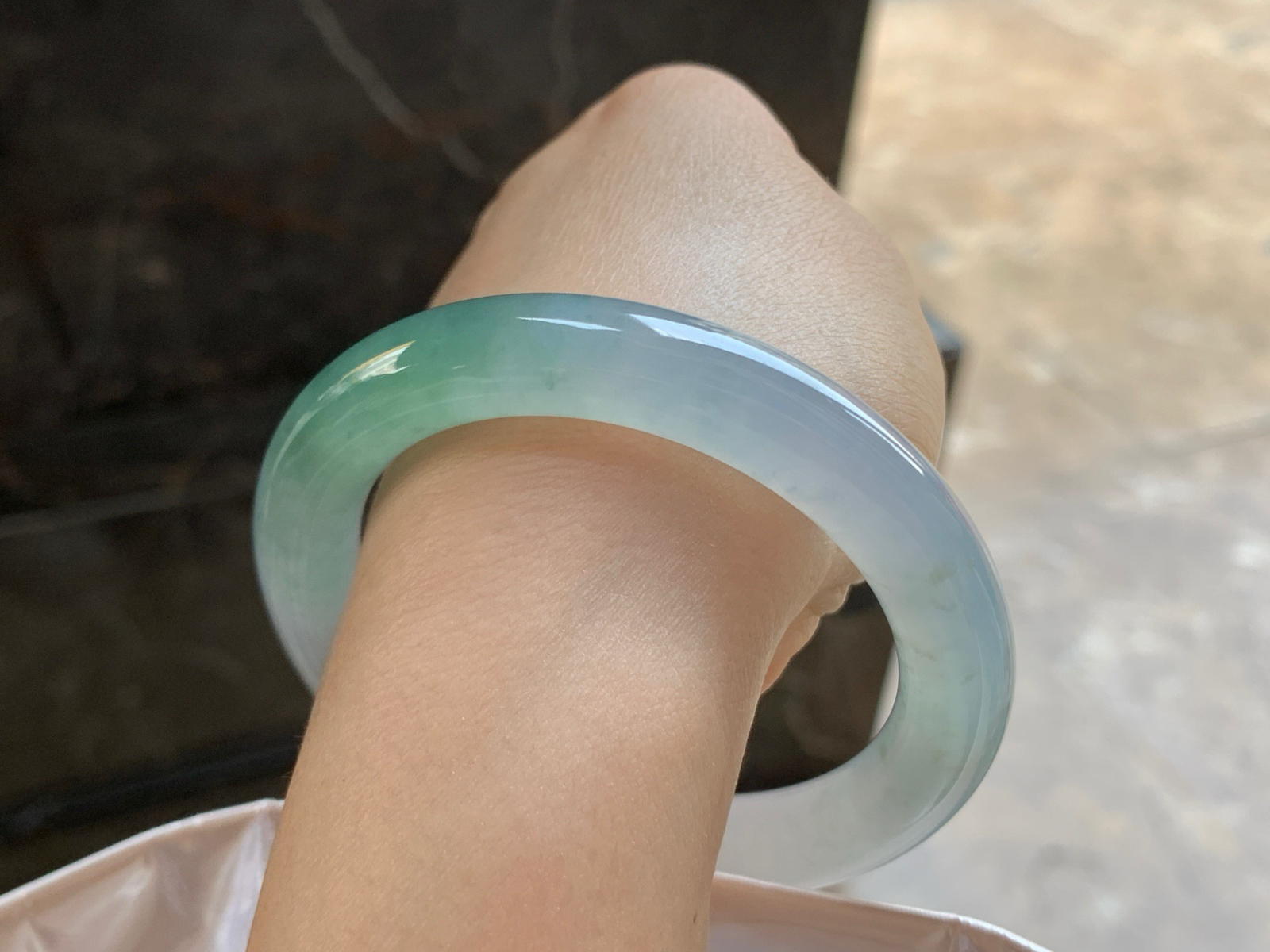 55-11

冰蓝圆条手镯^_^种水好