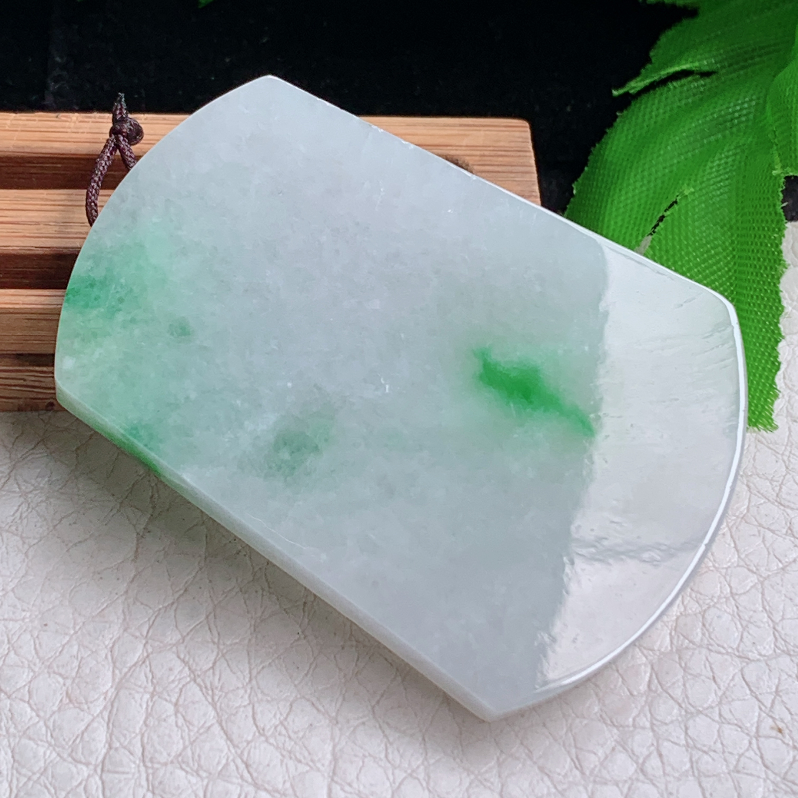 zen实拍53*37.8*6缅甸翡翠飘绿平安无事牌吊坠