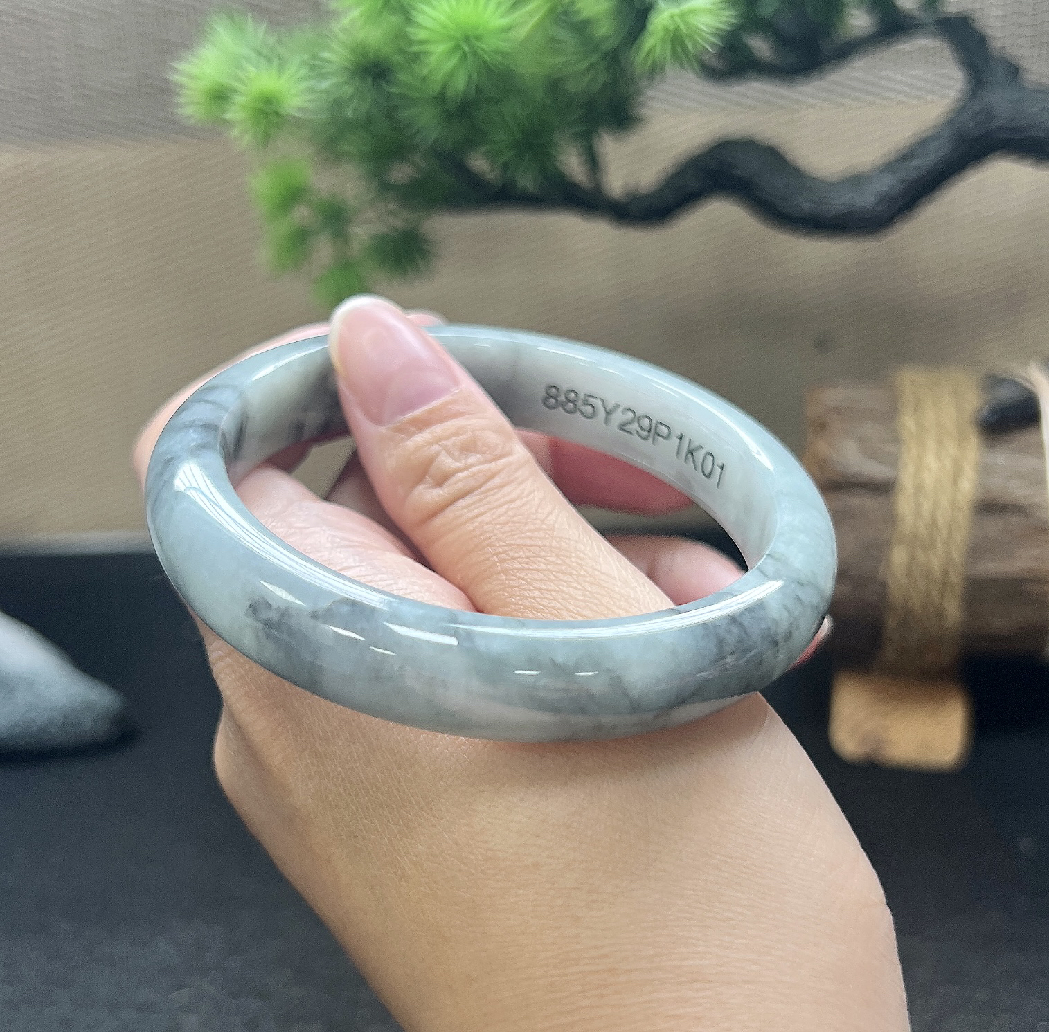 60圈口正圈飘乌鸡手镯