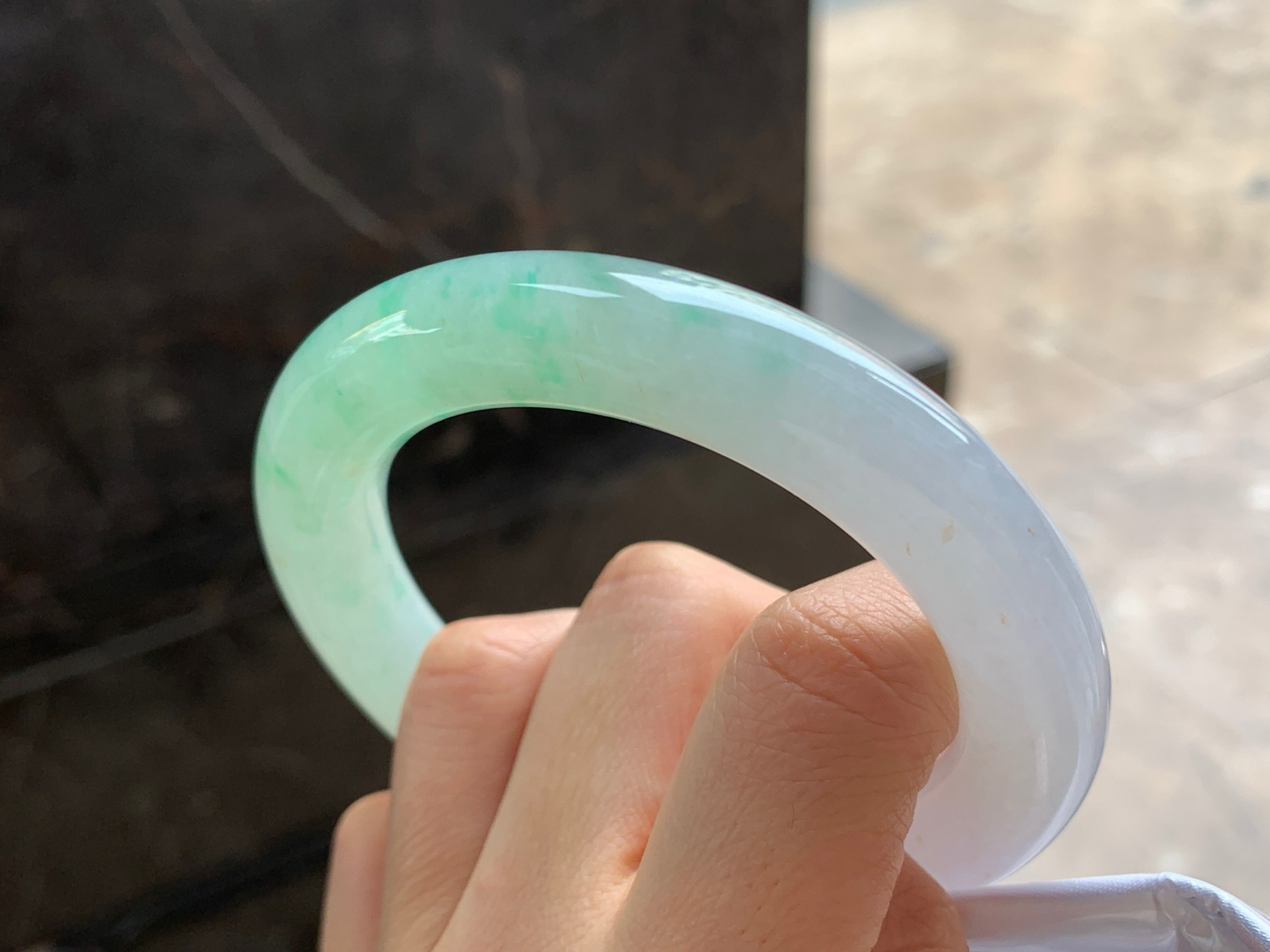 57-12

晴绿圆条手镯^_^清新