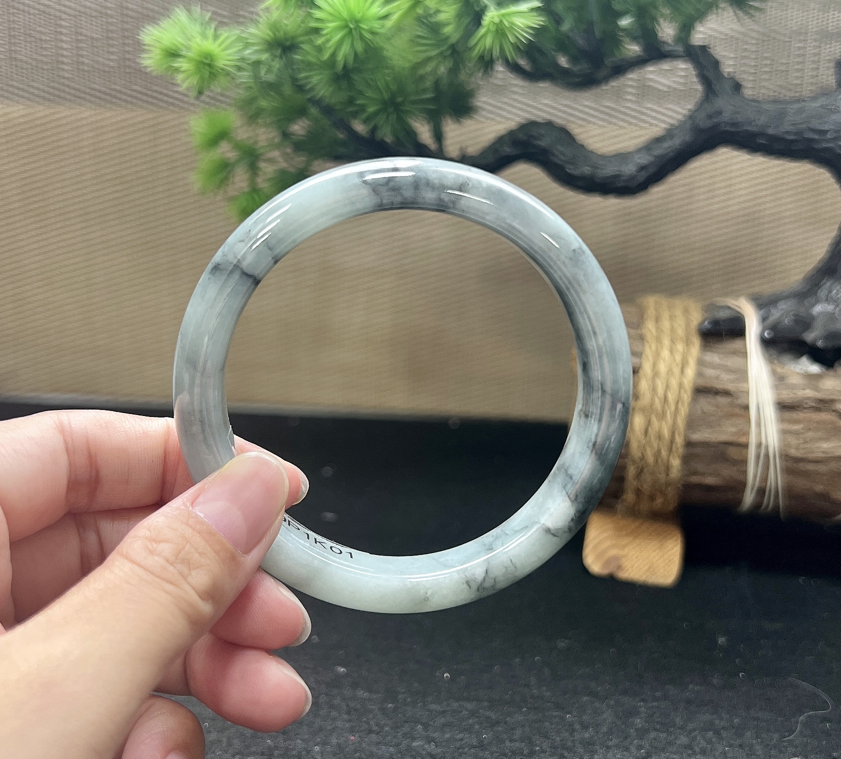 60圈口正圈飘乌鸡手镯