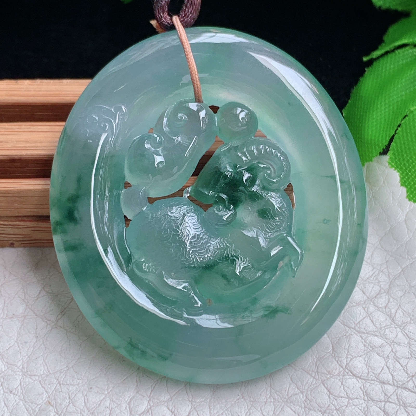 Bg实拍48.5*42.6*6.5缅甸翡翠冰种蓝水飘花生肖羊吊坠洋洋自得玉坠