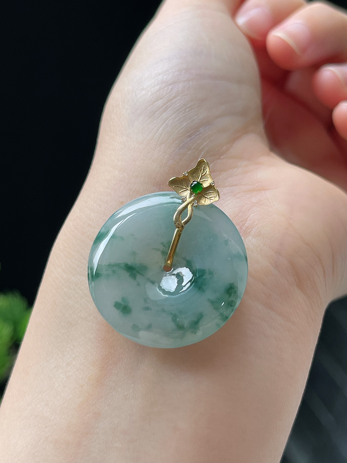 18k金 翡翠冰糯种飘绿平安扣挂件