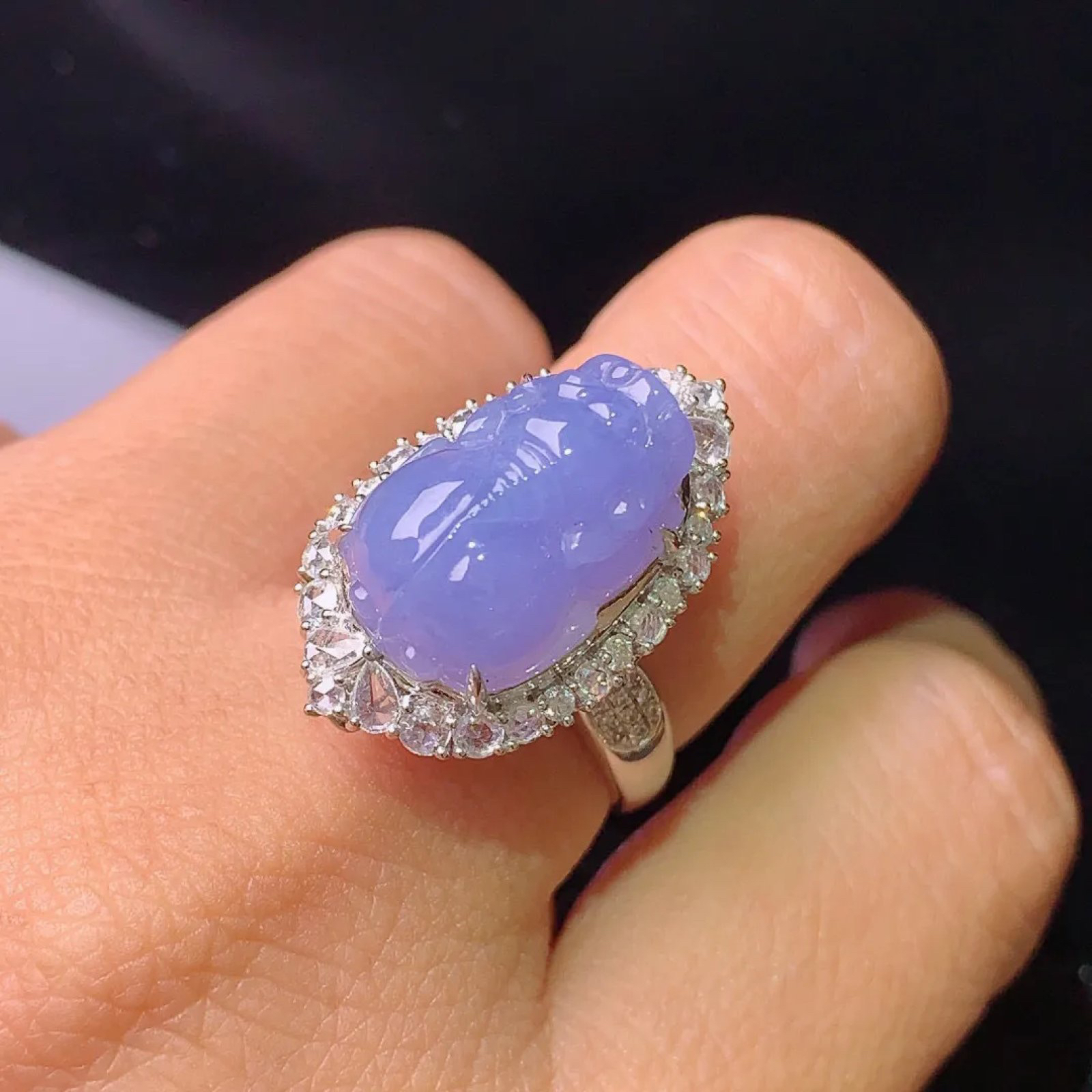 18k金钻镶嵌紫罗兰貔貅戒指 玉质细腻 色泽艳丽  圈口14 整体尺寸29.5*14.6*14.5
