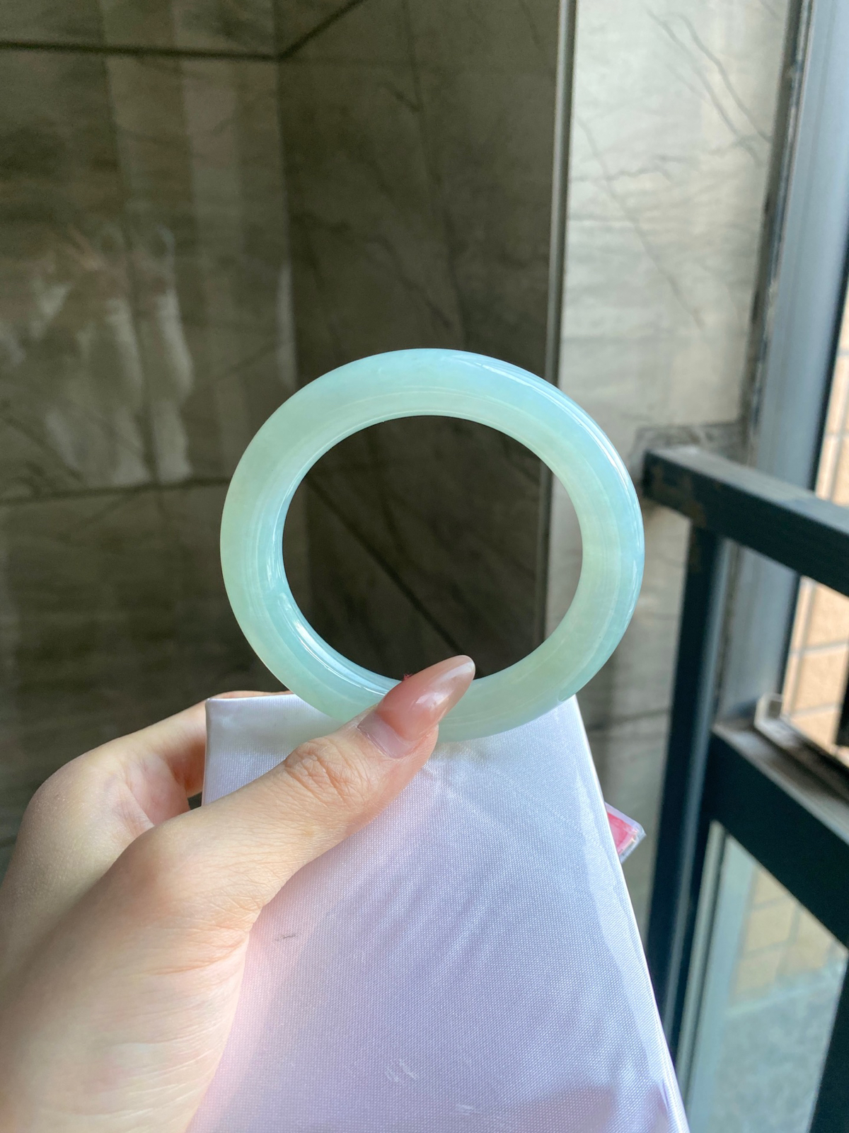 【晴水绿手镯】
尺寸：55.2-10.8-10.7
自然光无滤镜，原图直出