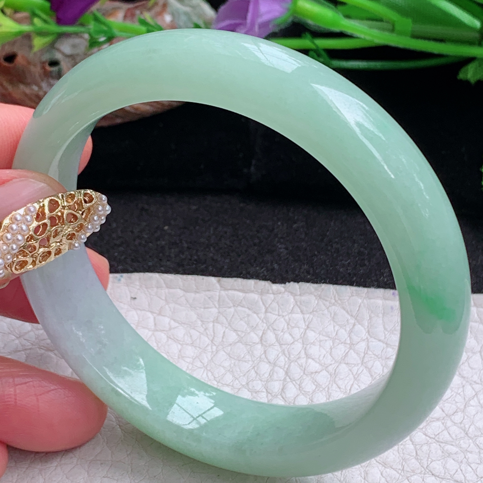ee实拍57*13*8.2平安镯 天然缅甸翡翠a货白的甜绿水润正圈玉镯子