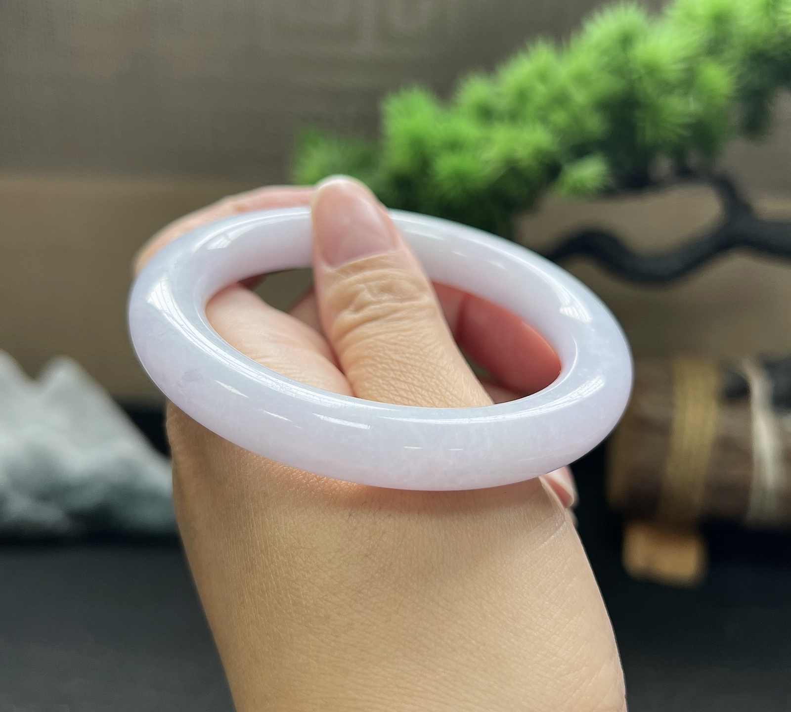 53圈口圆条紫罗兰，见光不失色，底妆胶润细腻~