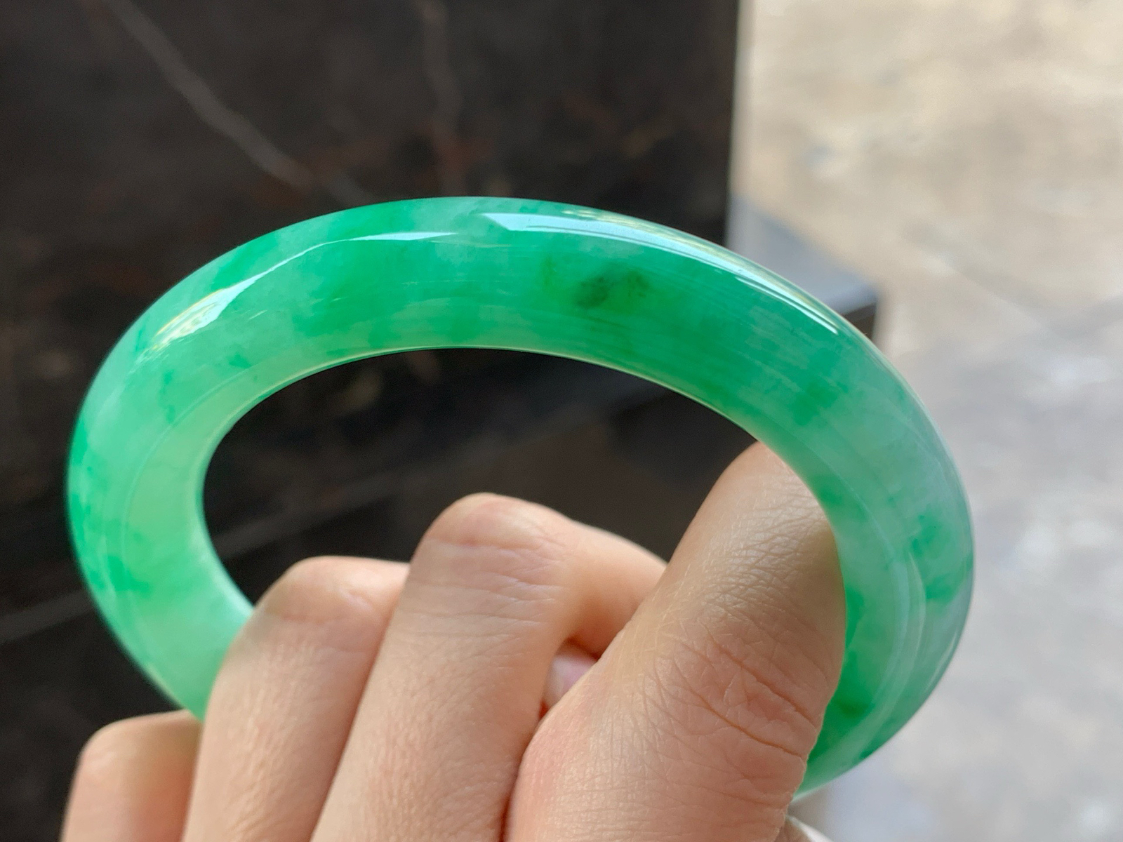 57-11.1

阳绿色圆条手镯^_^色阳