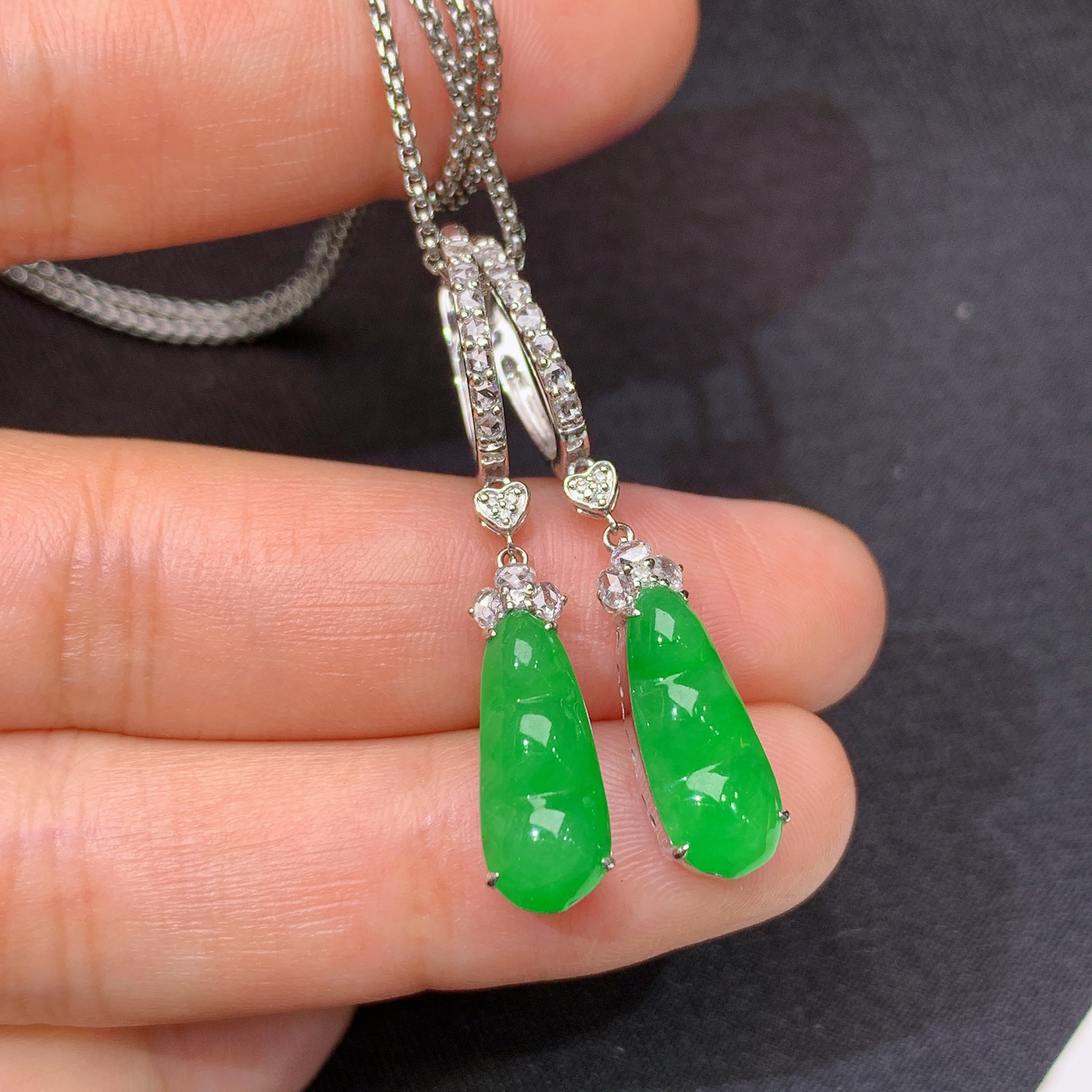 冰阳绿福豆耳坠，18k金镶嵌，简约时尚，冰润色阳，种水足，Cr 尺寸14.3*5.8*2