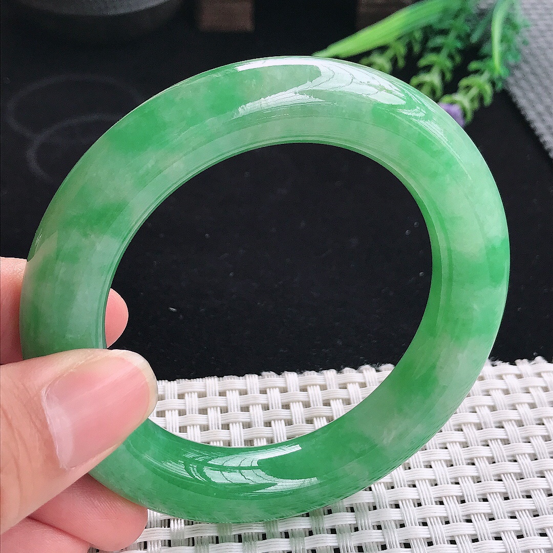 实拍A货翡翠56.5/13/12.8老坑冰润水灵满绿胖圆条手镯翡翠玉镯平安镯