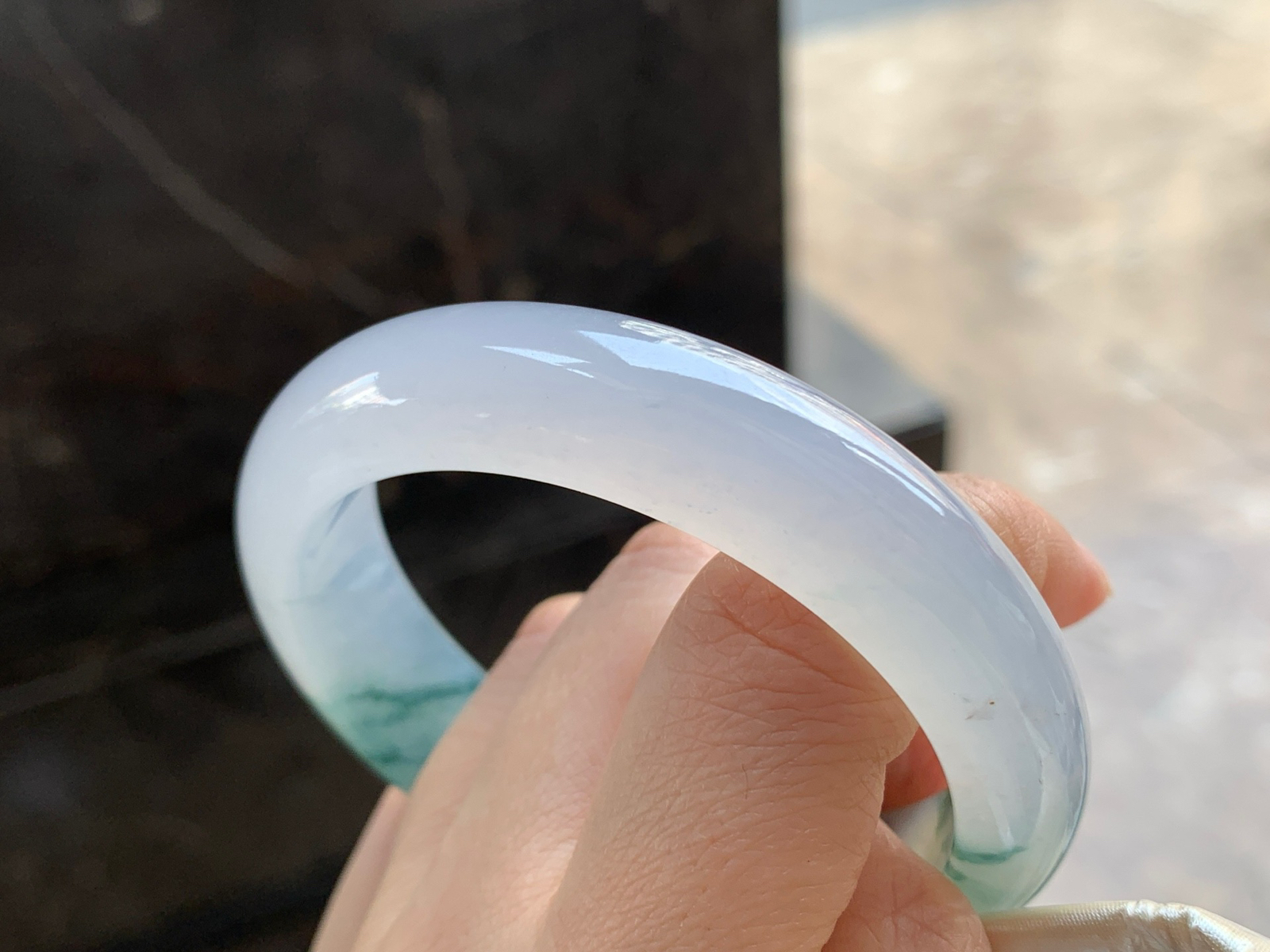 56.5-14.4-8.3

冰蓝花手镯^_^冰透 飘花浓郁