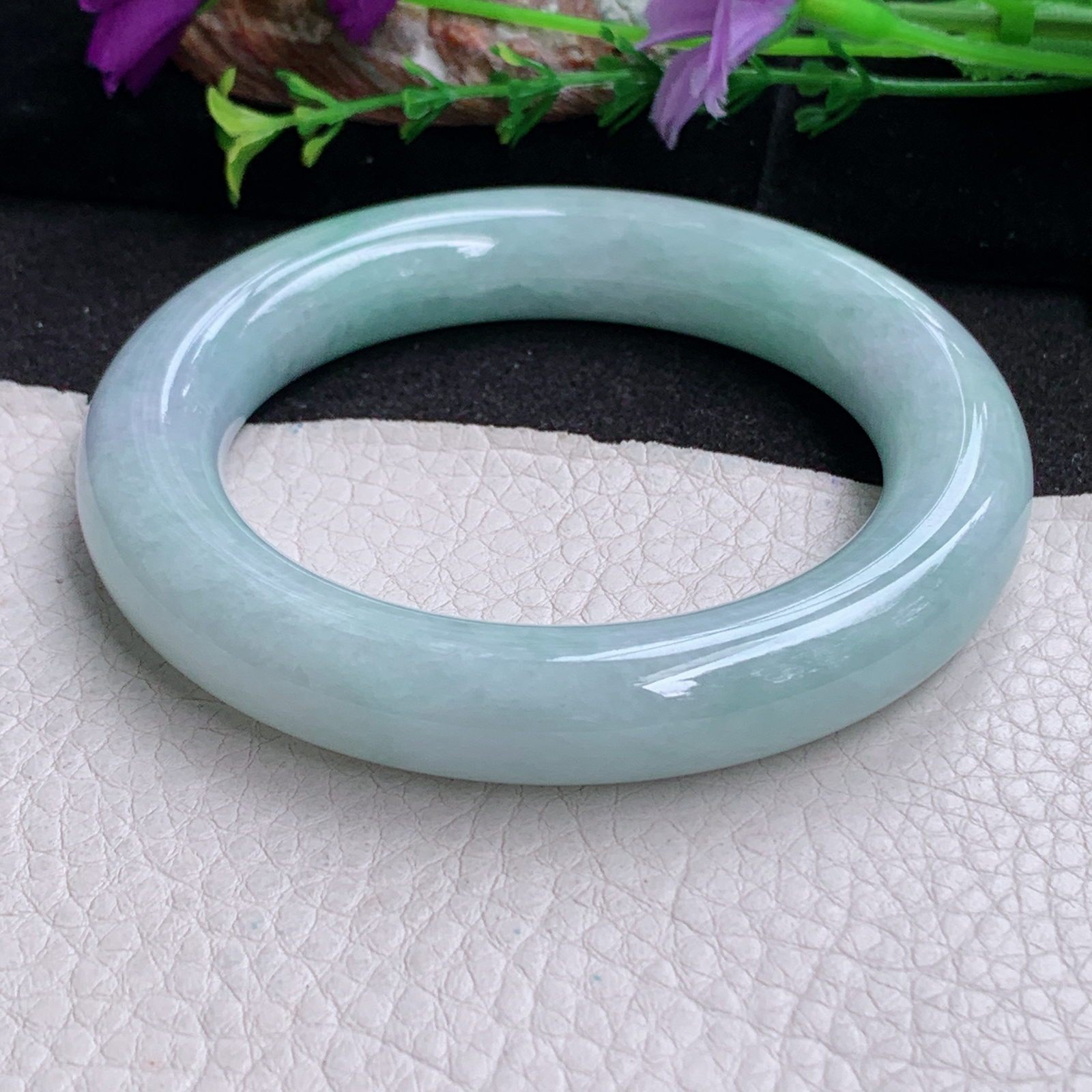 z实拍58*12.5胖圆镯 天然缅甸翡翠a货手镯淡春带彩圆条玉镯子
