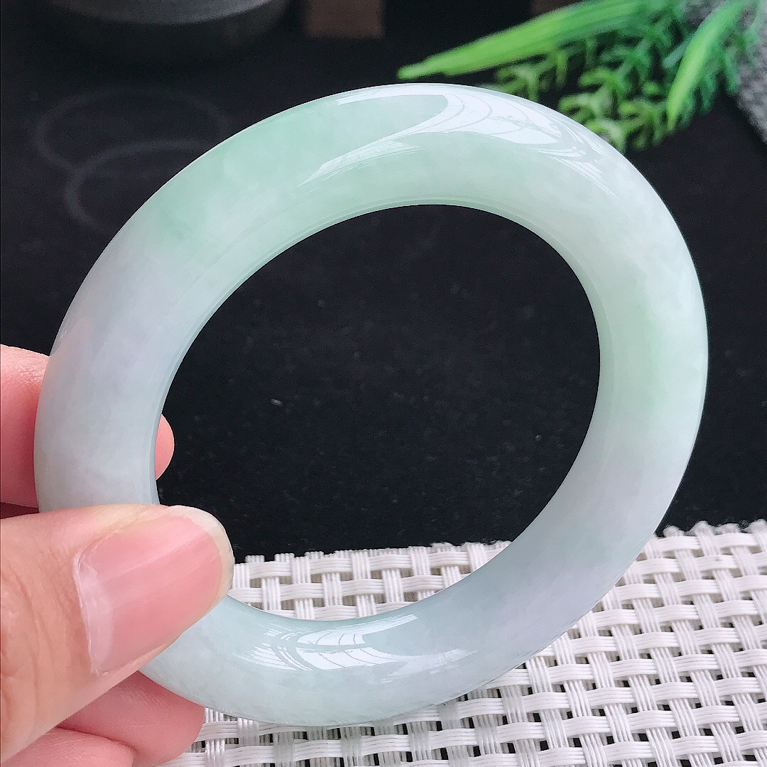 实拍A货翡翠54/12.5老坑秀气冰润晴底胖圆条手镯翡翠玉镯平安镯