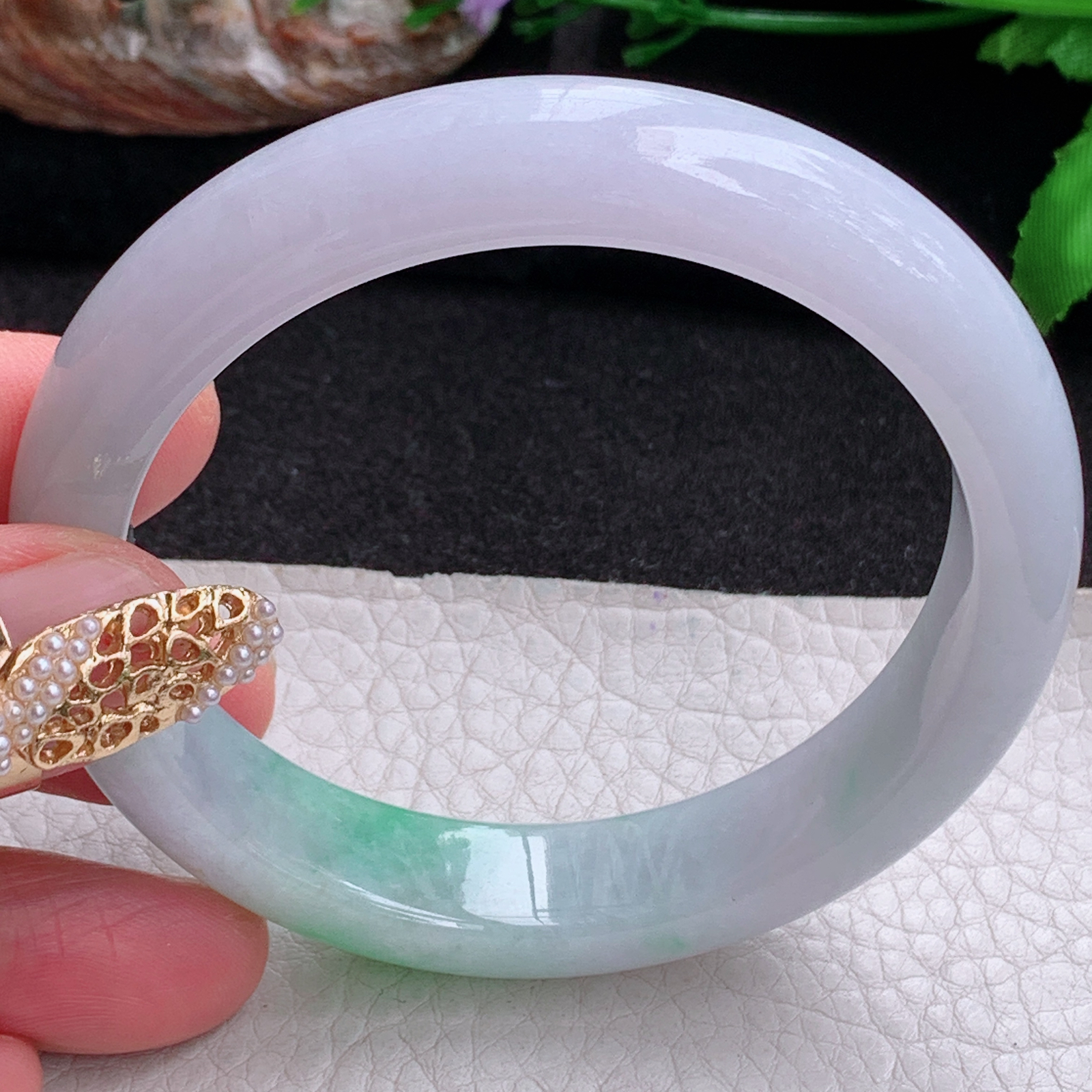 js实拍57*12.7*8平安镯 天然缅甸翡翠a货手镯女款白底青正圈玉镯子