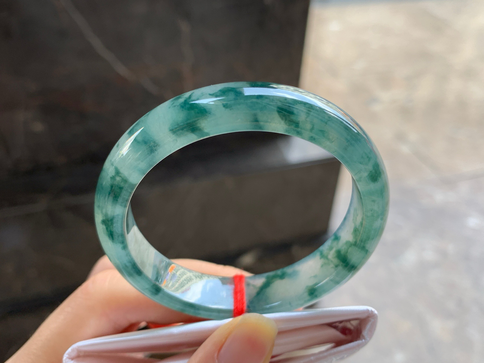 52.5-12.4-7.2

冰蓝花手镯^_^飘花浓郁