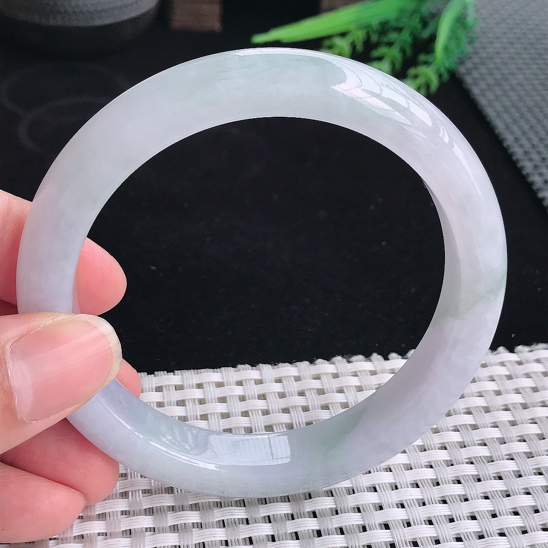 实拍A货翡翠63/11.6/9.2大圈口老坑秀气冰润手镯宽边玉镯平安镯