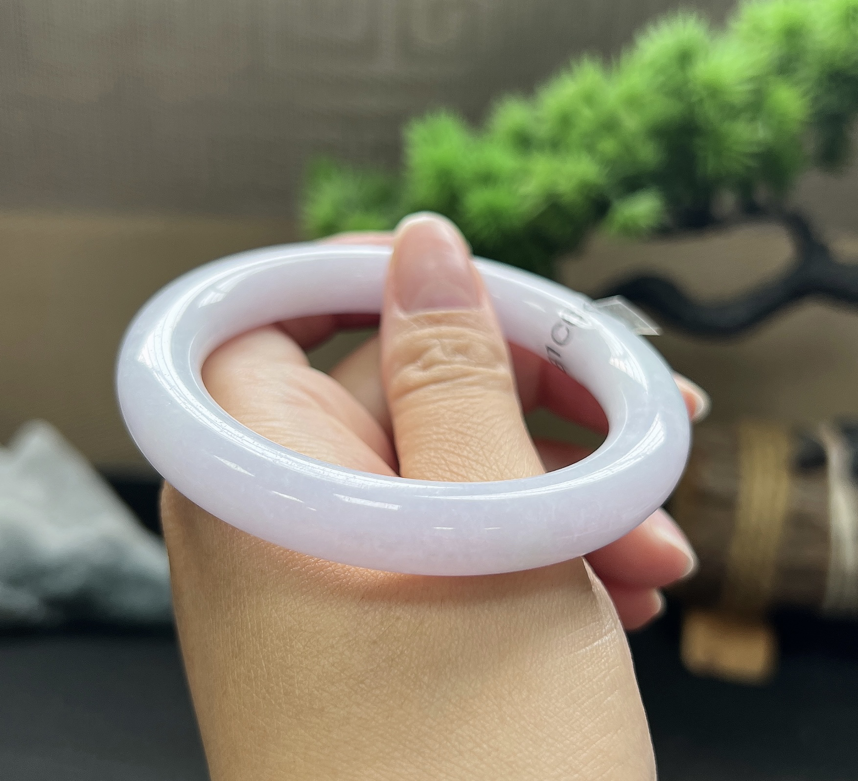 53圈口圆条紫罗兰，见光不失色，底妆胶润细腻~