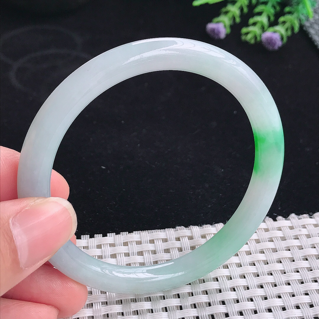 实拍A货翡翠58/7.3/8.2老坑精美冰润飘阳绿圆条手镯宽边玉镯平安镯