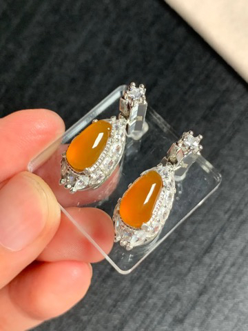 冰黄翡福瓜耳钉 无纹裂，种好色美品相好，颜色鲜艳甜美，老坑种冰透水灵纯净细腻